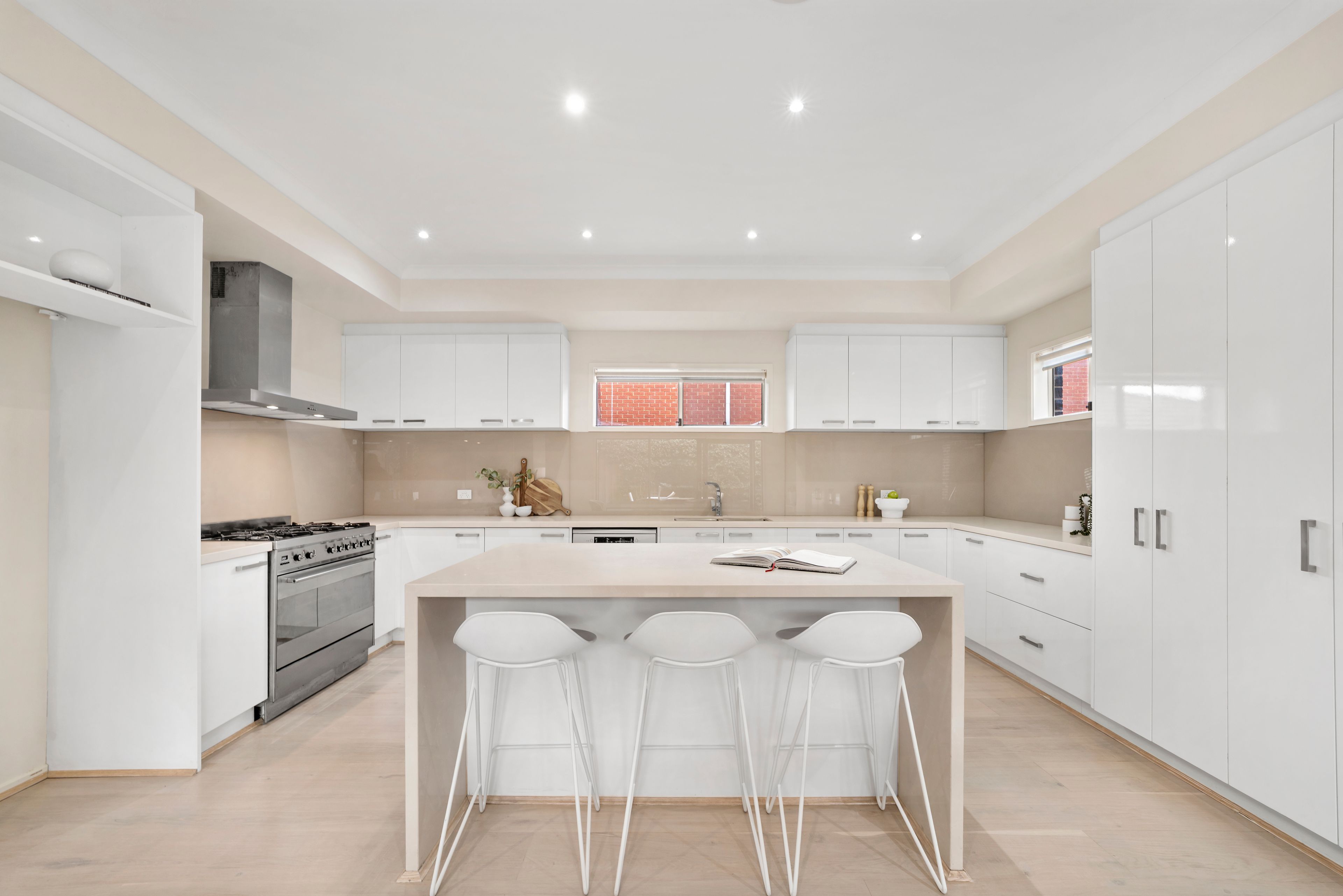 1/61 Hillview Avenue — photo 9 of 27