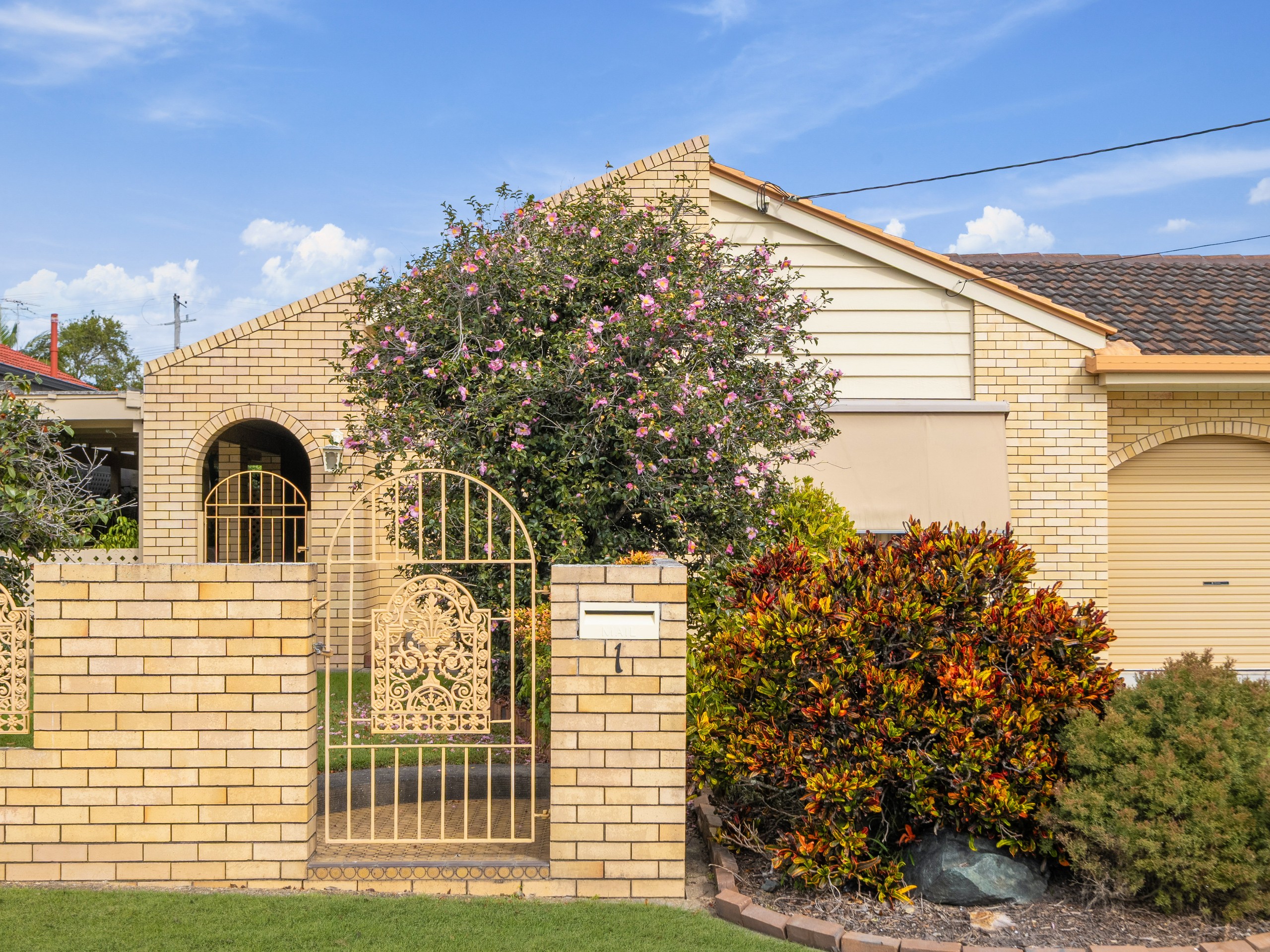 1 Pinewood Street, Redcliffe, QLD 4020