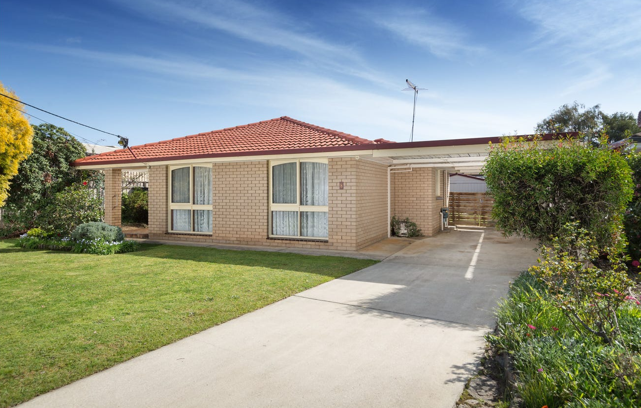 8 Lavender Street — photo from Ray White Albury Central