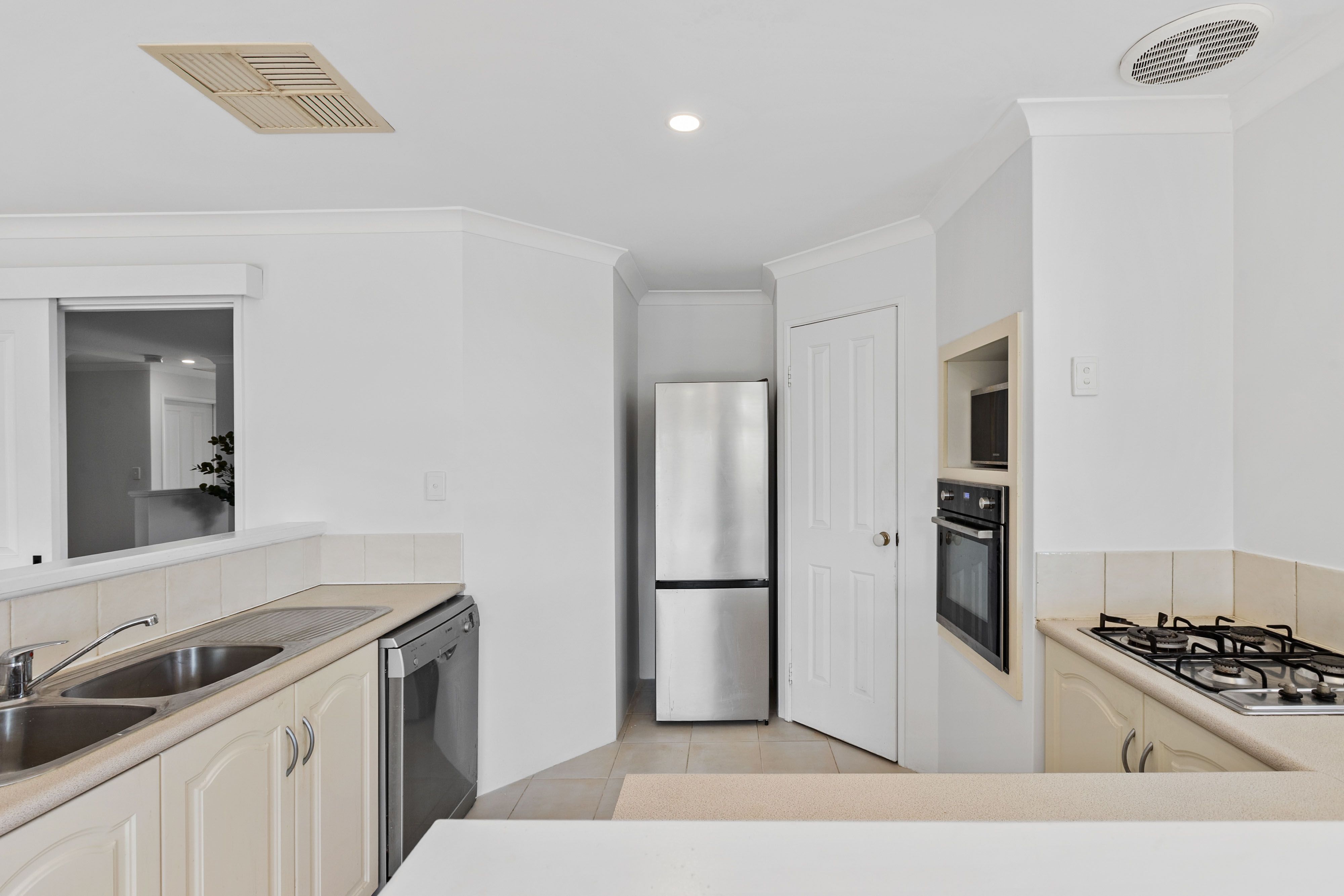28A Russell Road — photo 9 of 25