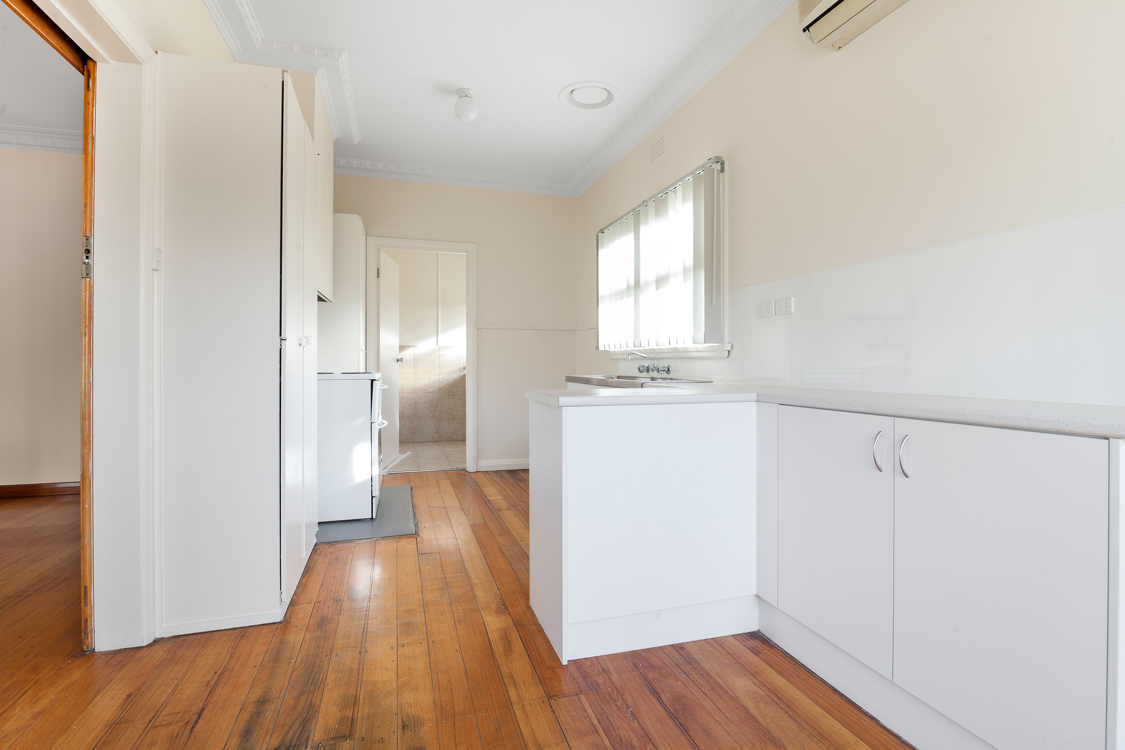 8 Fisher Street — photo 4 of 11