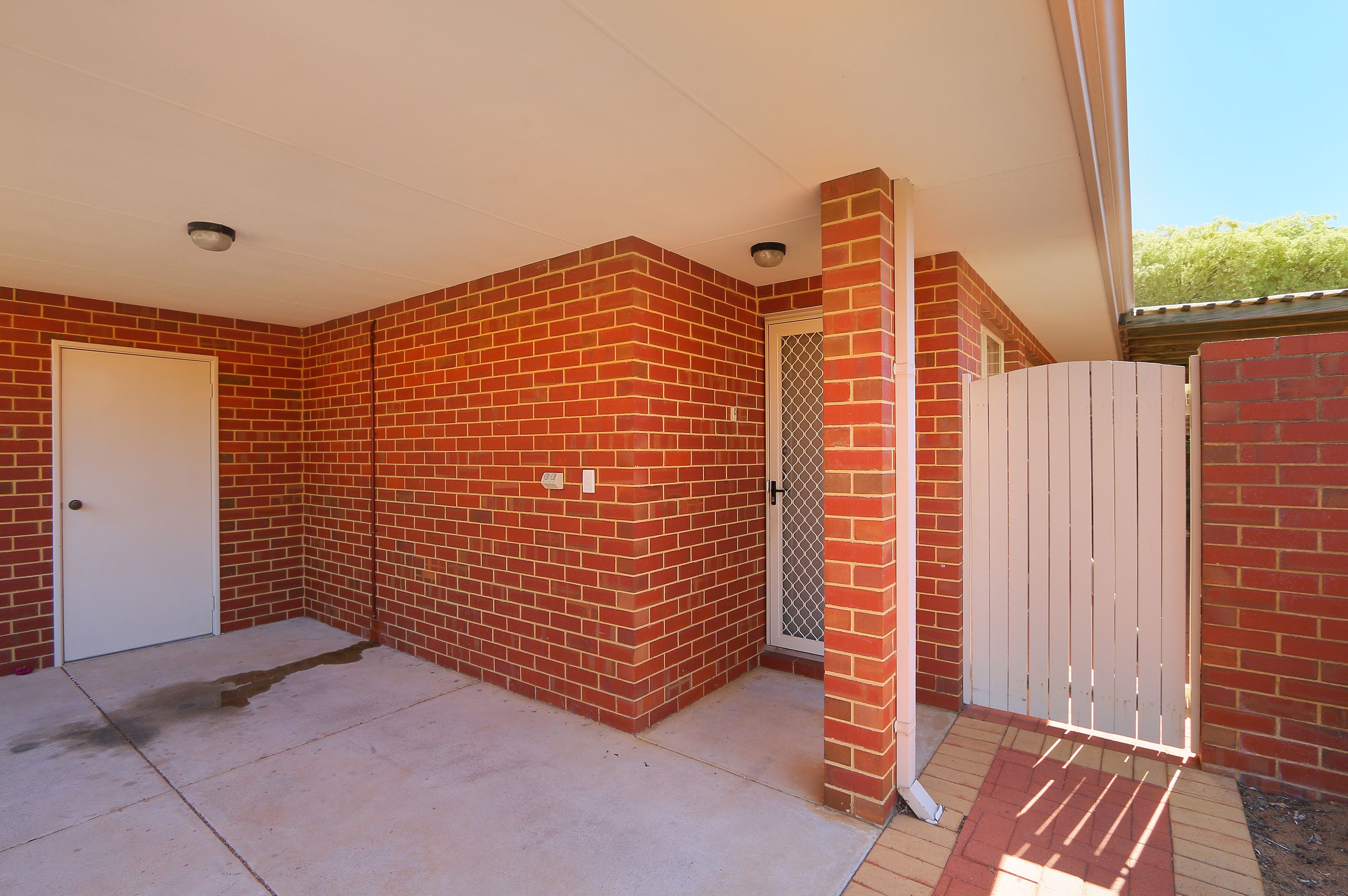 4/8 Fallow Crescent, Spearwood, WA 6163
