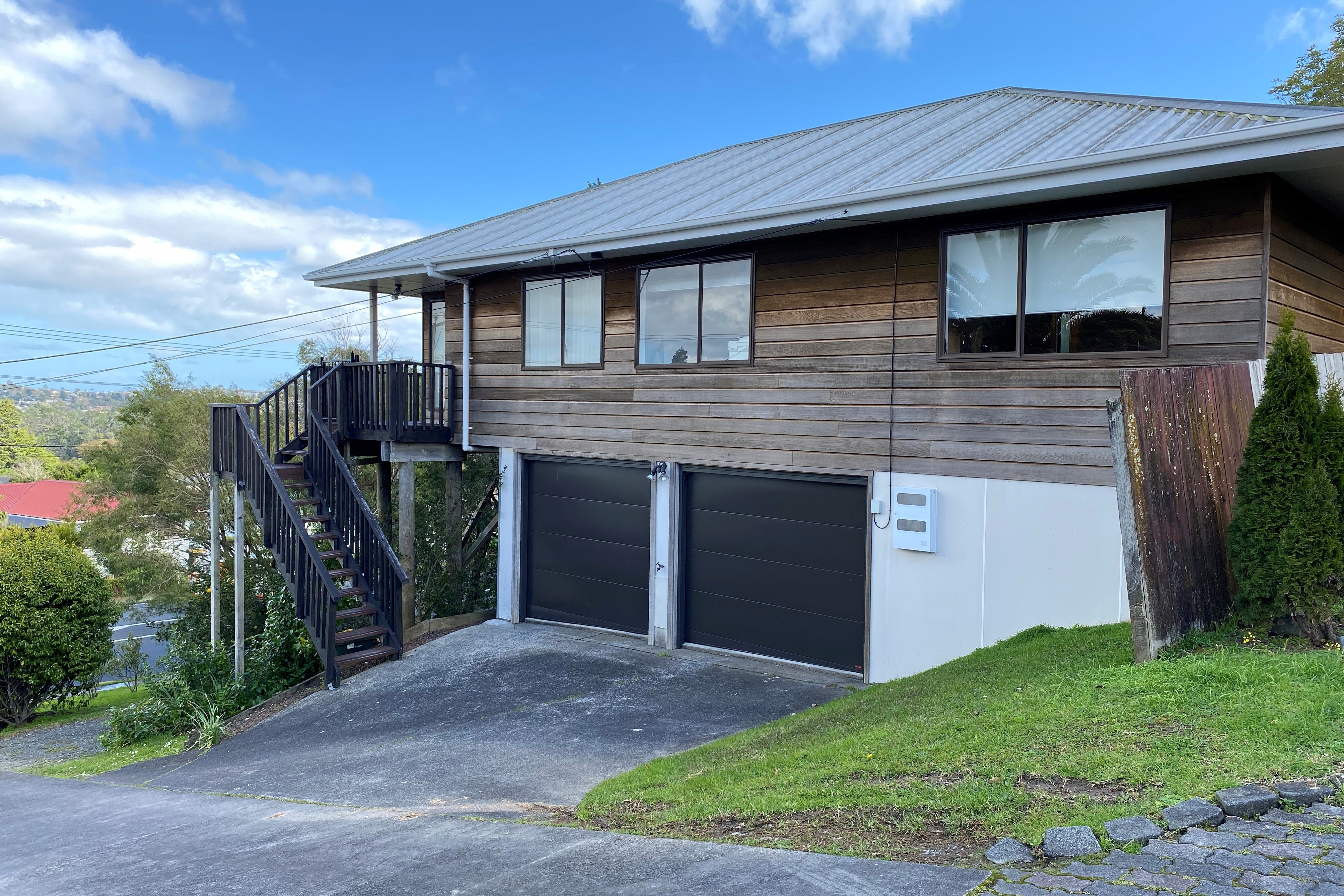 2/27 Roberts Road, Glenfield, North Shore City 0629 Leased House