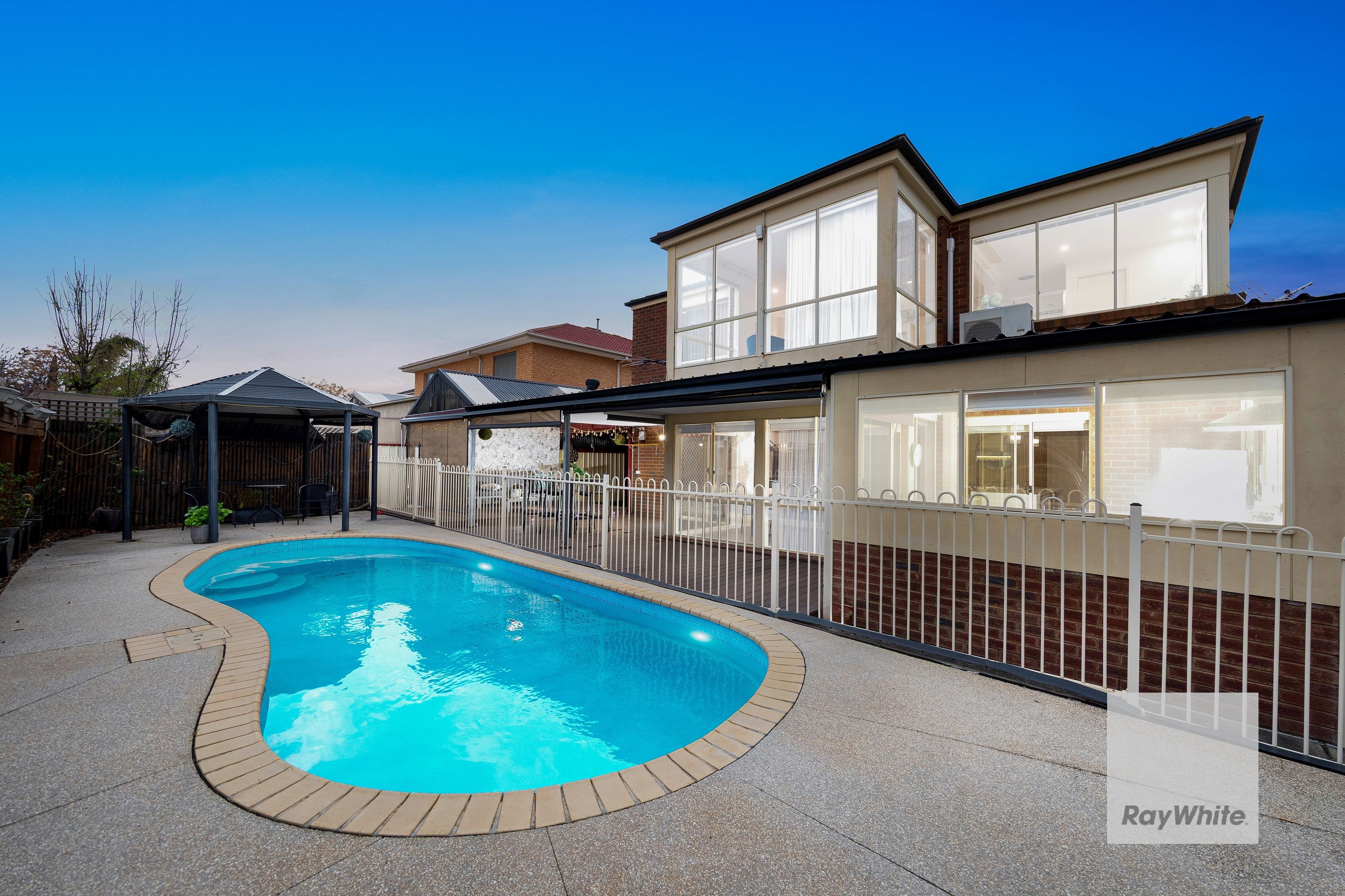 13 Glenelg Boulevard, Taylors Hill, VIC 3037