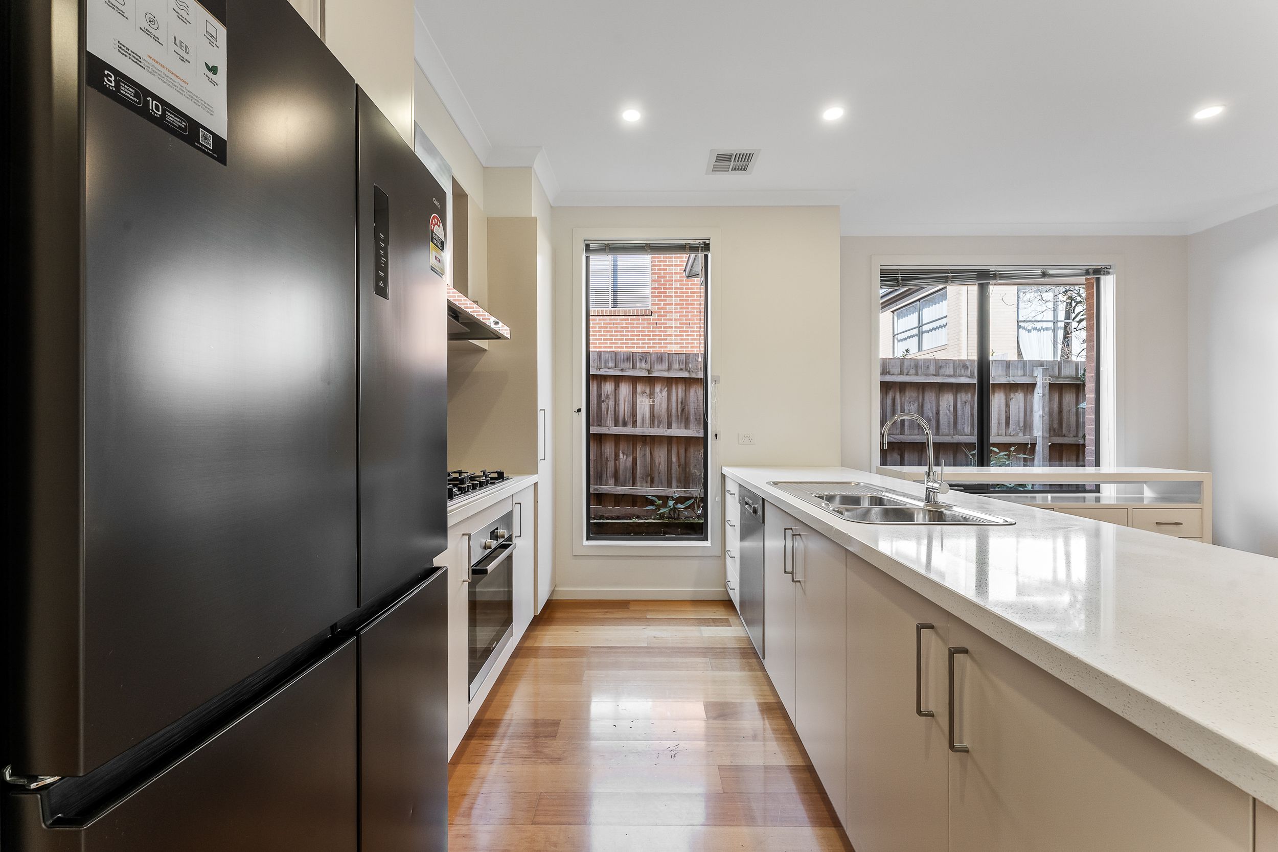 5/48-50 Hamel Street — photo 5 of 18