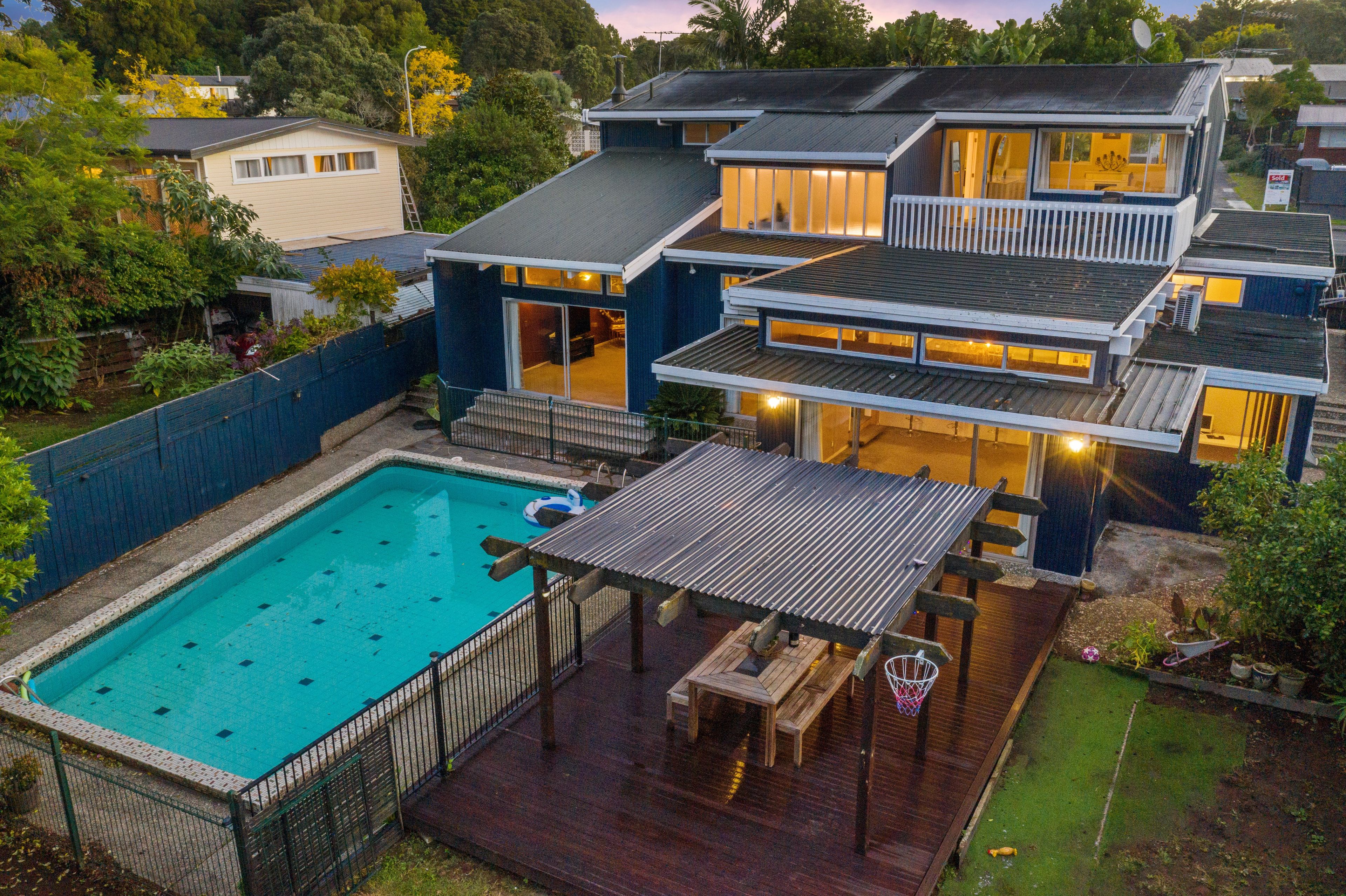 56 Lawrence Crescent, Hill Park, Manukau City