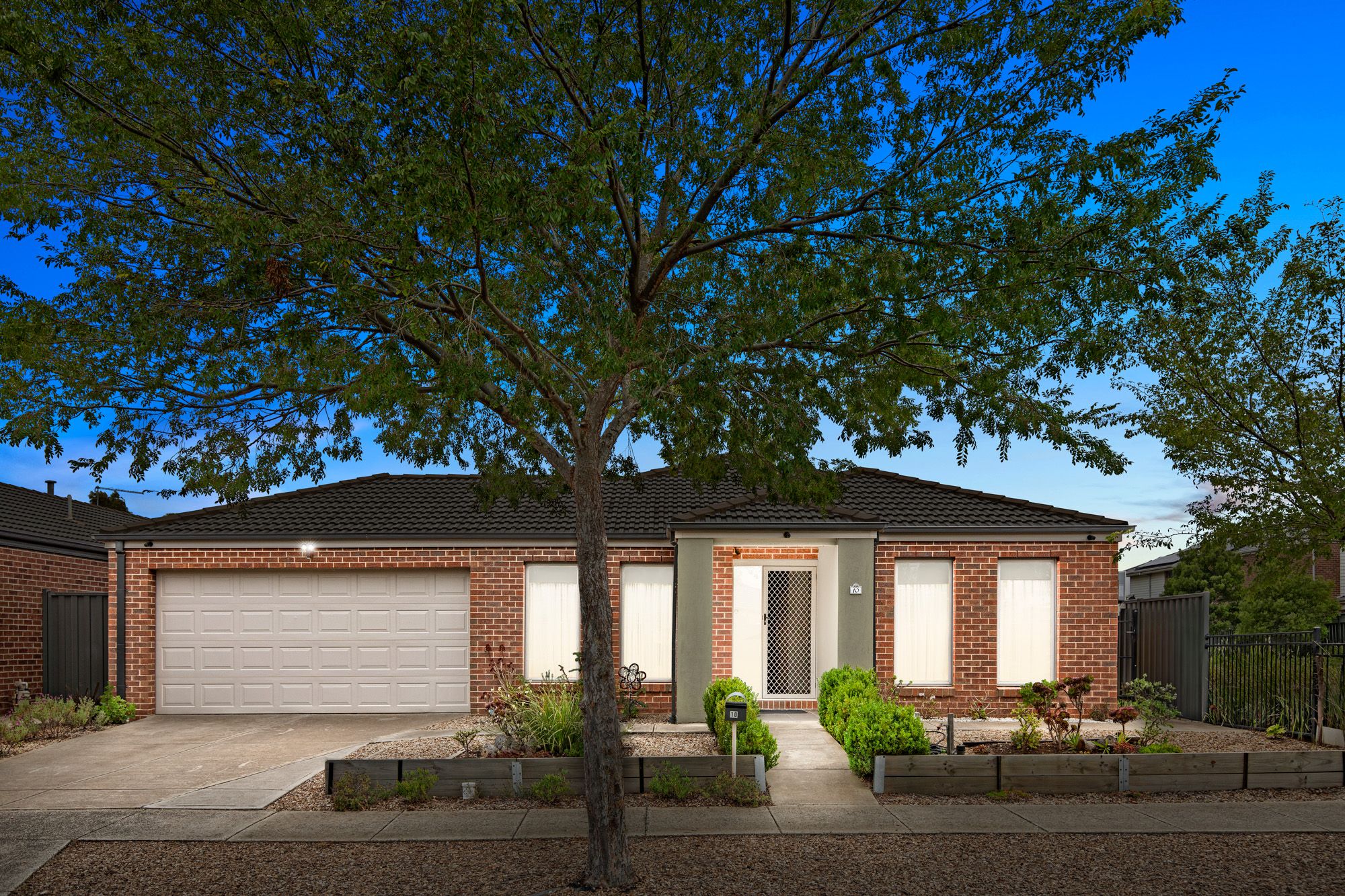 10 Landmark Crescent, MANOR LAKES, VIC 3024