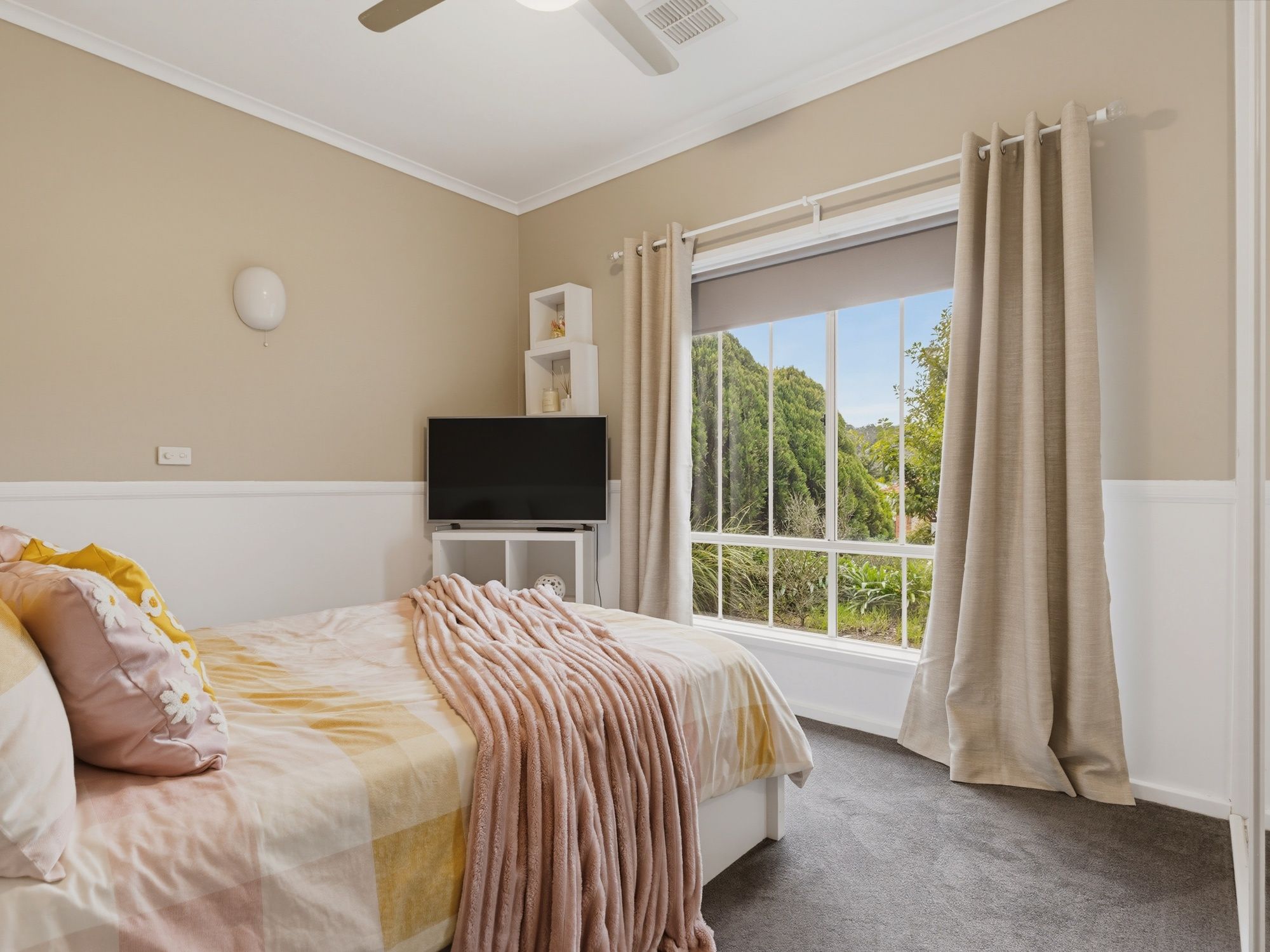 8 Gleneagles Road — photo 12 of 25