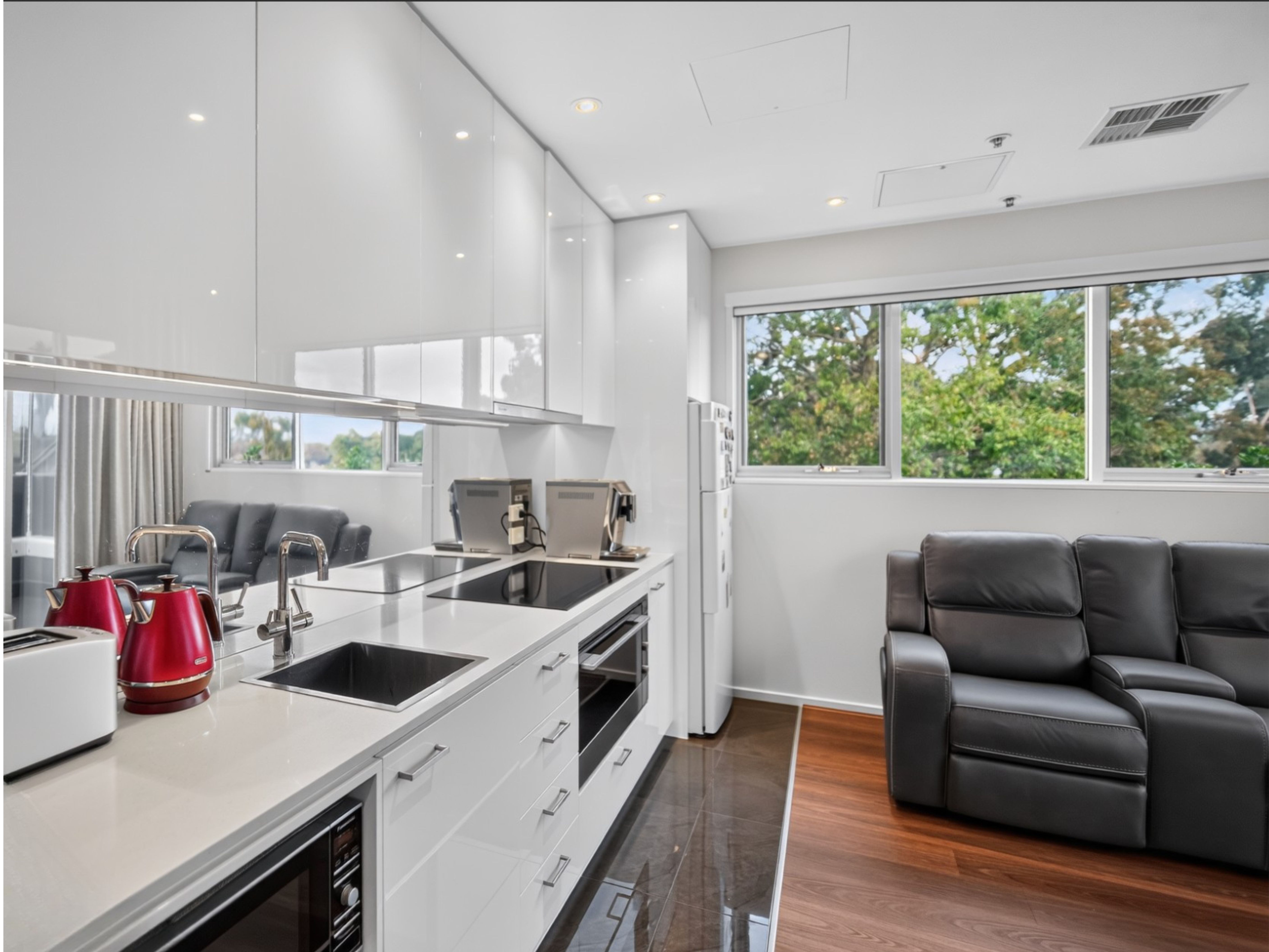 232/33 Warwick Street — photo 9 of 23