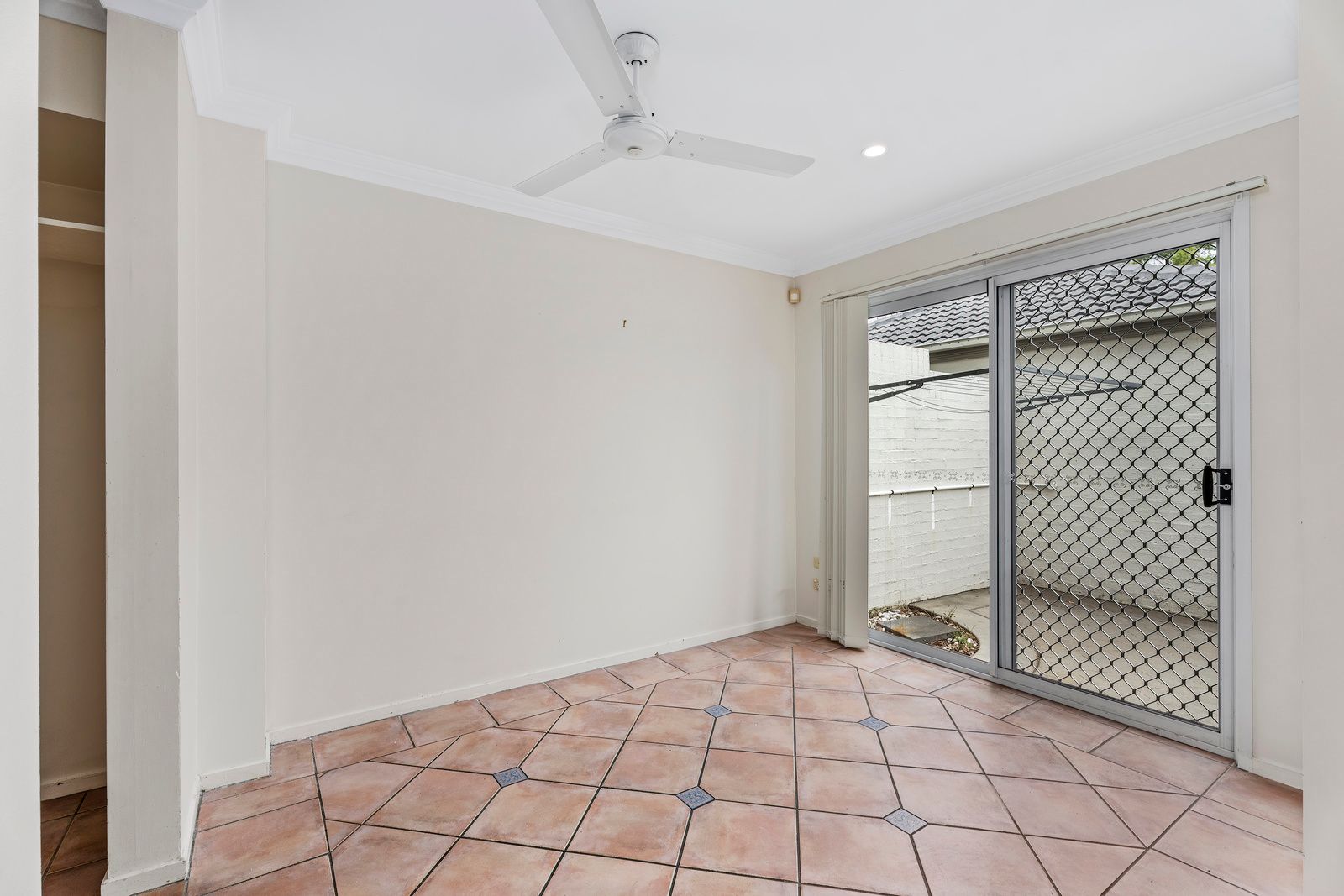 27/1 BRONBERG Court, Southport, QLD 4215