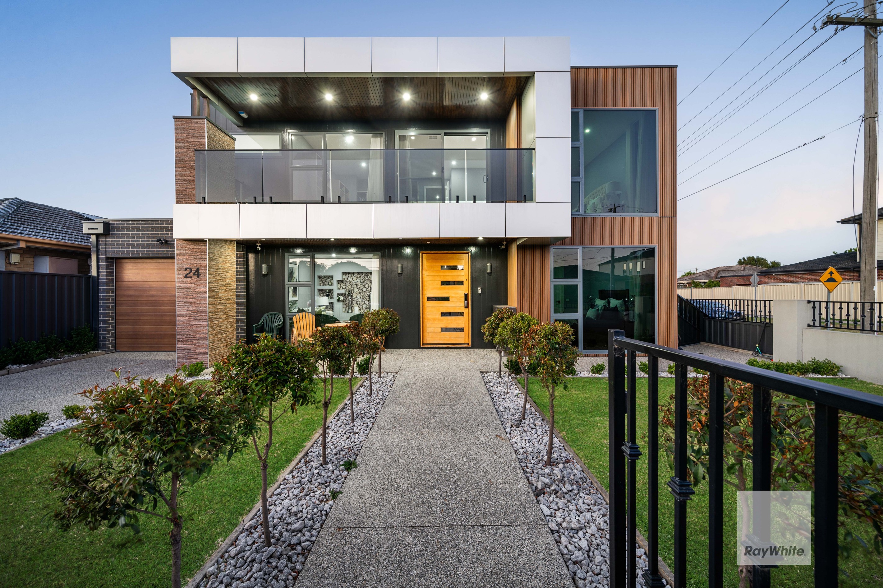 24 Rylandes Drive, Gladstone Park, VIC 3043