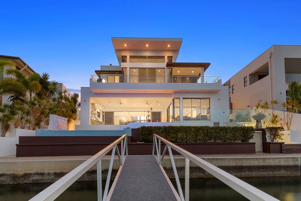 38 Royal Albert Crescent, Sovereign Islands, QLD 4216