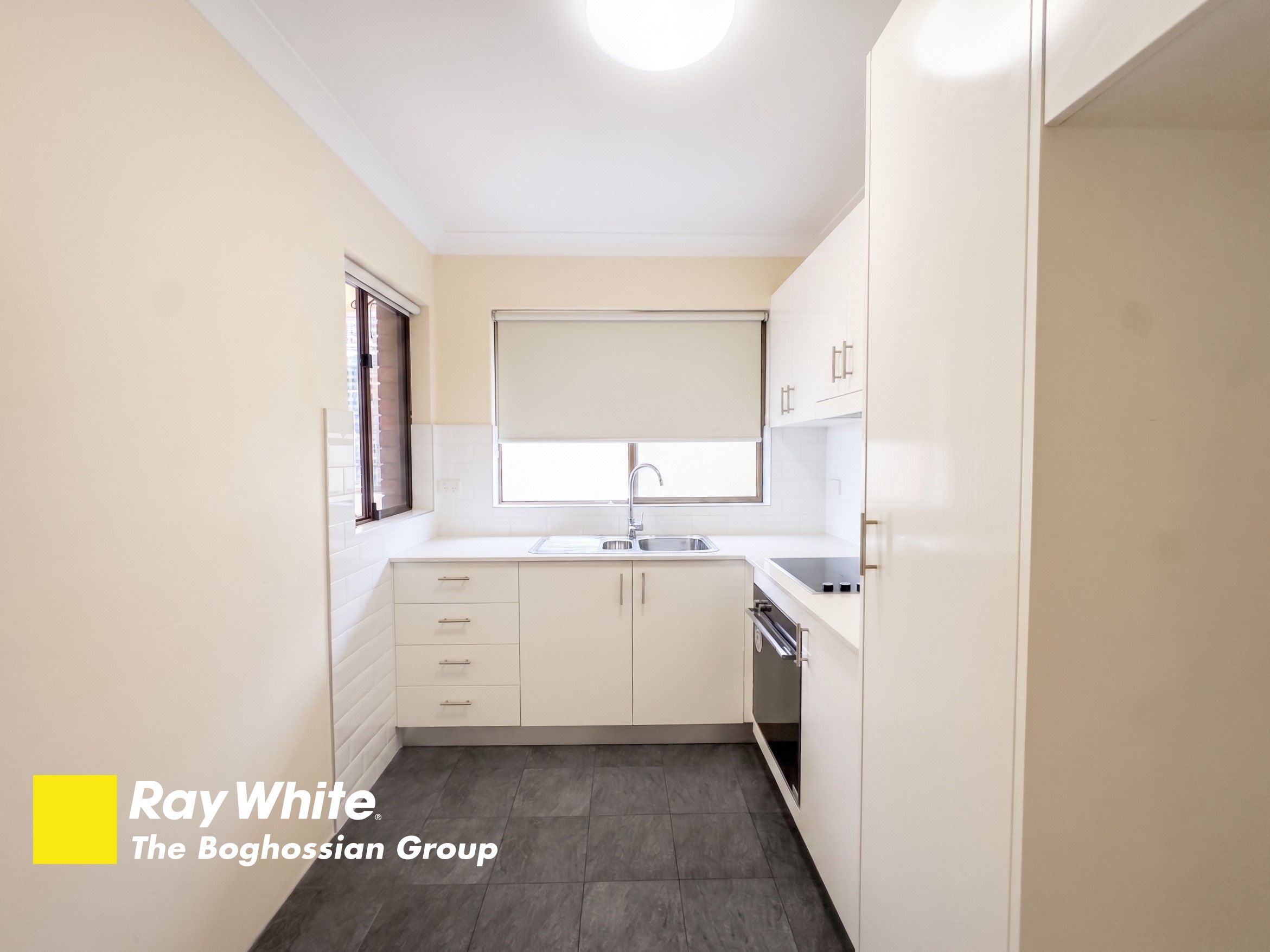2/45-47 Carrington Avenue — photo 4 of 6
