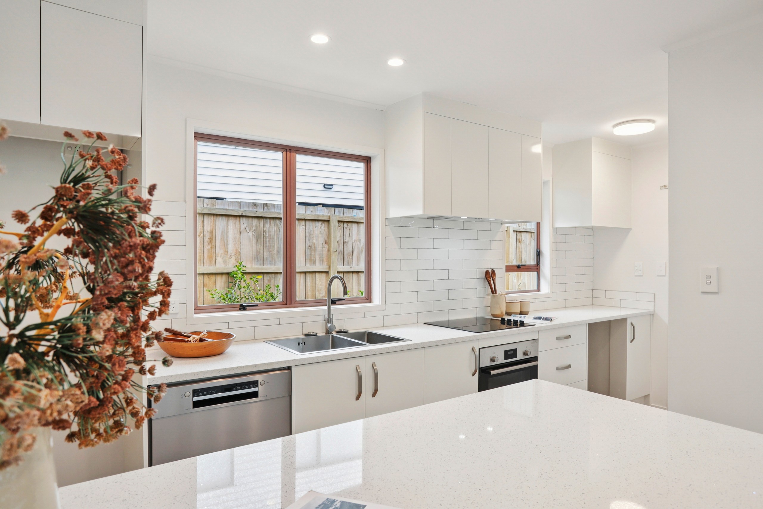 2/100 Royal Road, Massey, Waitakere City