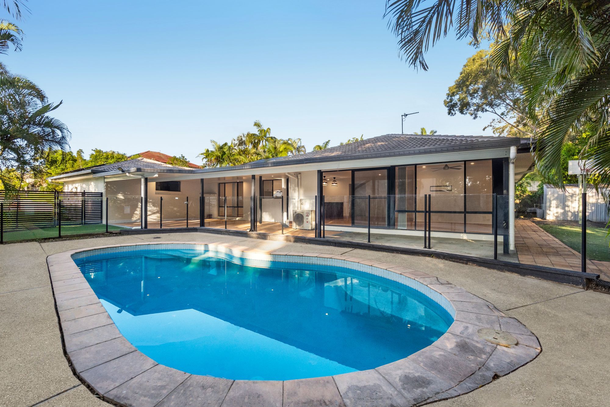 6 Delonix Court, Arundel, QLD 4214