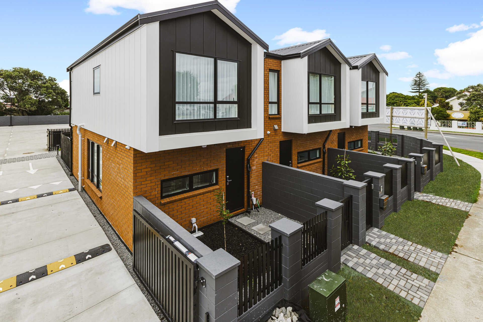 2/287 Massey Road, Mangere East, Manukau City