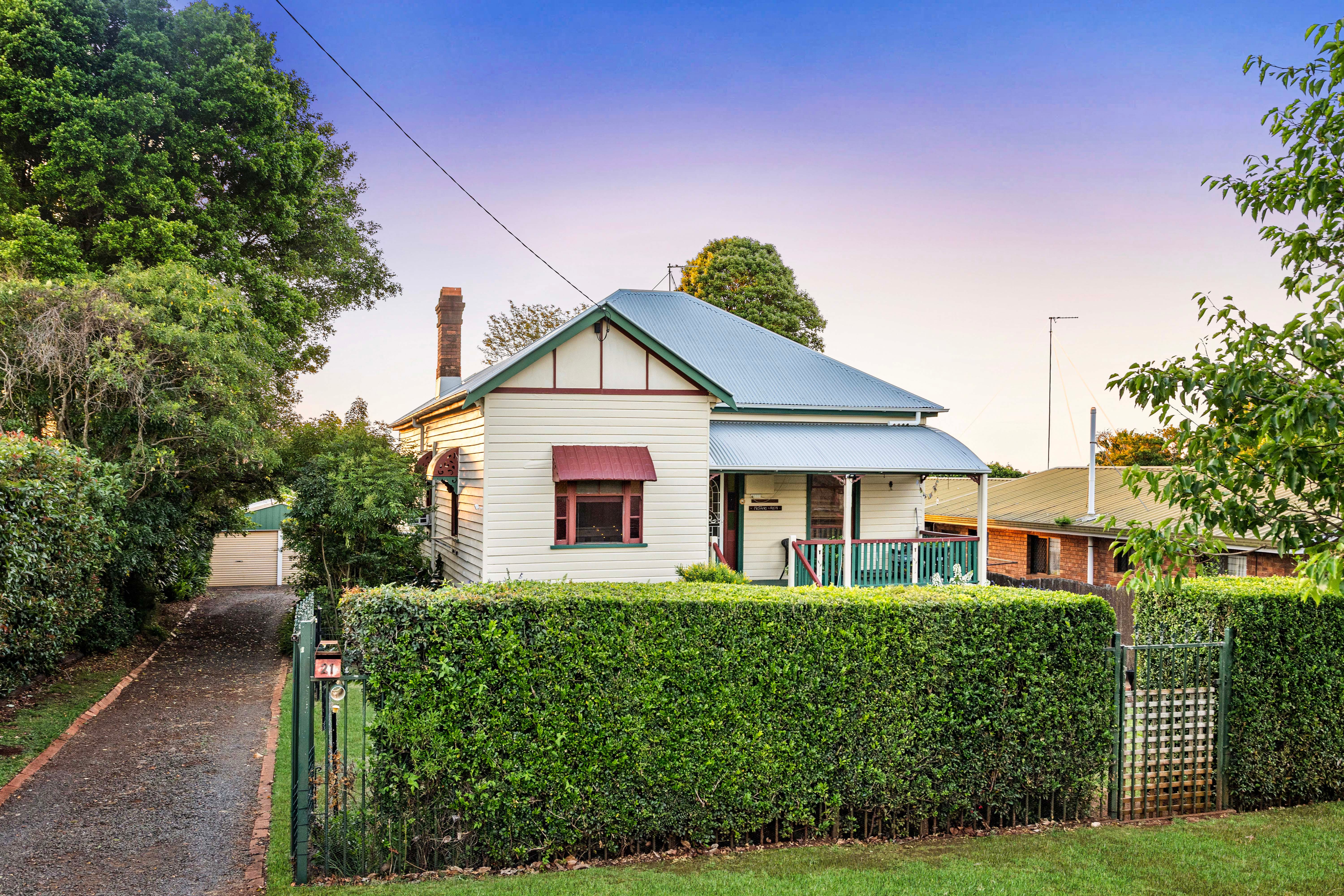 21 Llewellyn Street, Centenary Heights, QLD 4350