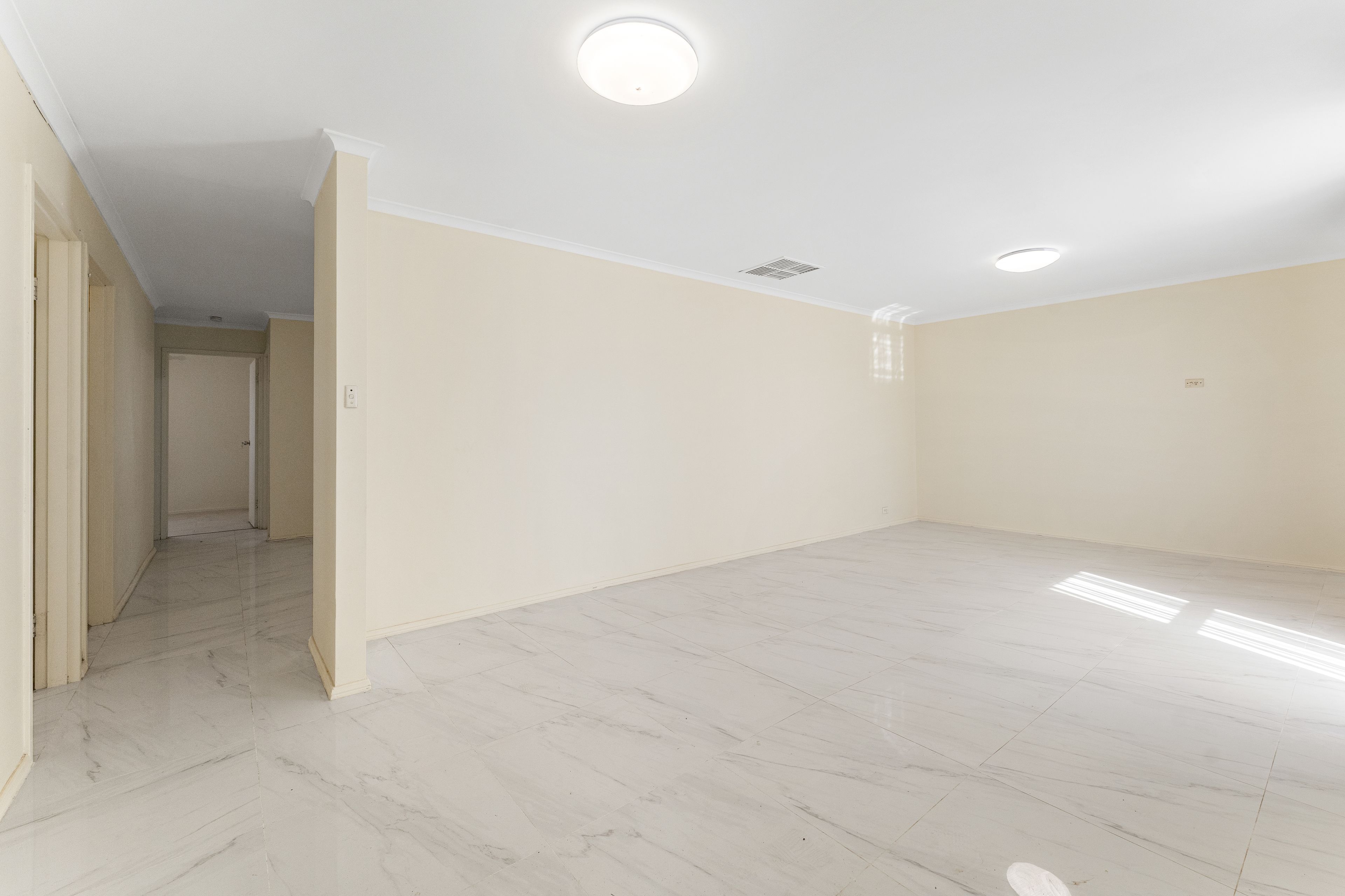 10 Alan Crescent — photo 3 of 14