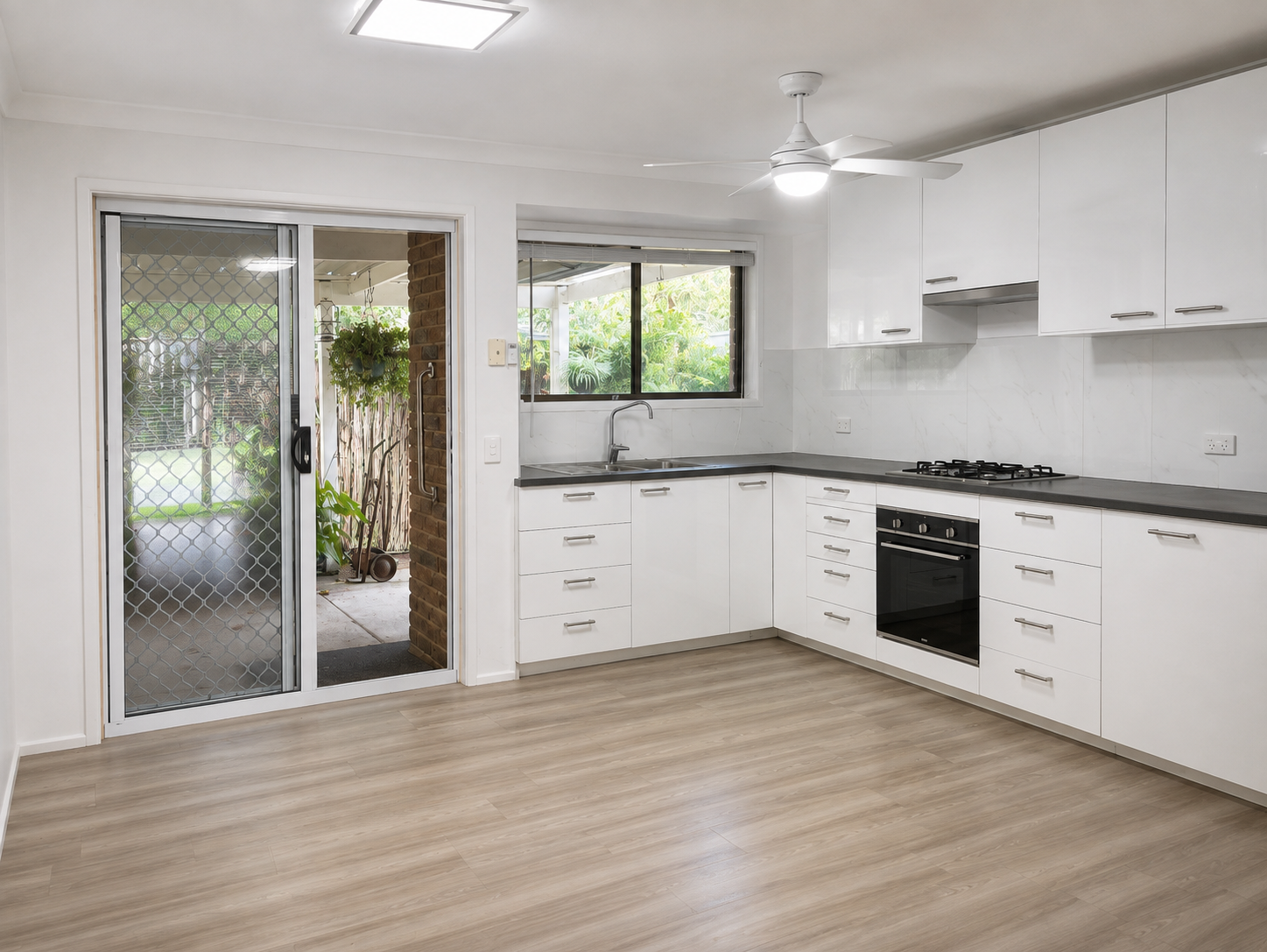 1 & 2/5 Grove Crescent — photo 9 of 15