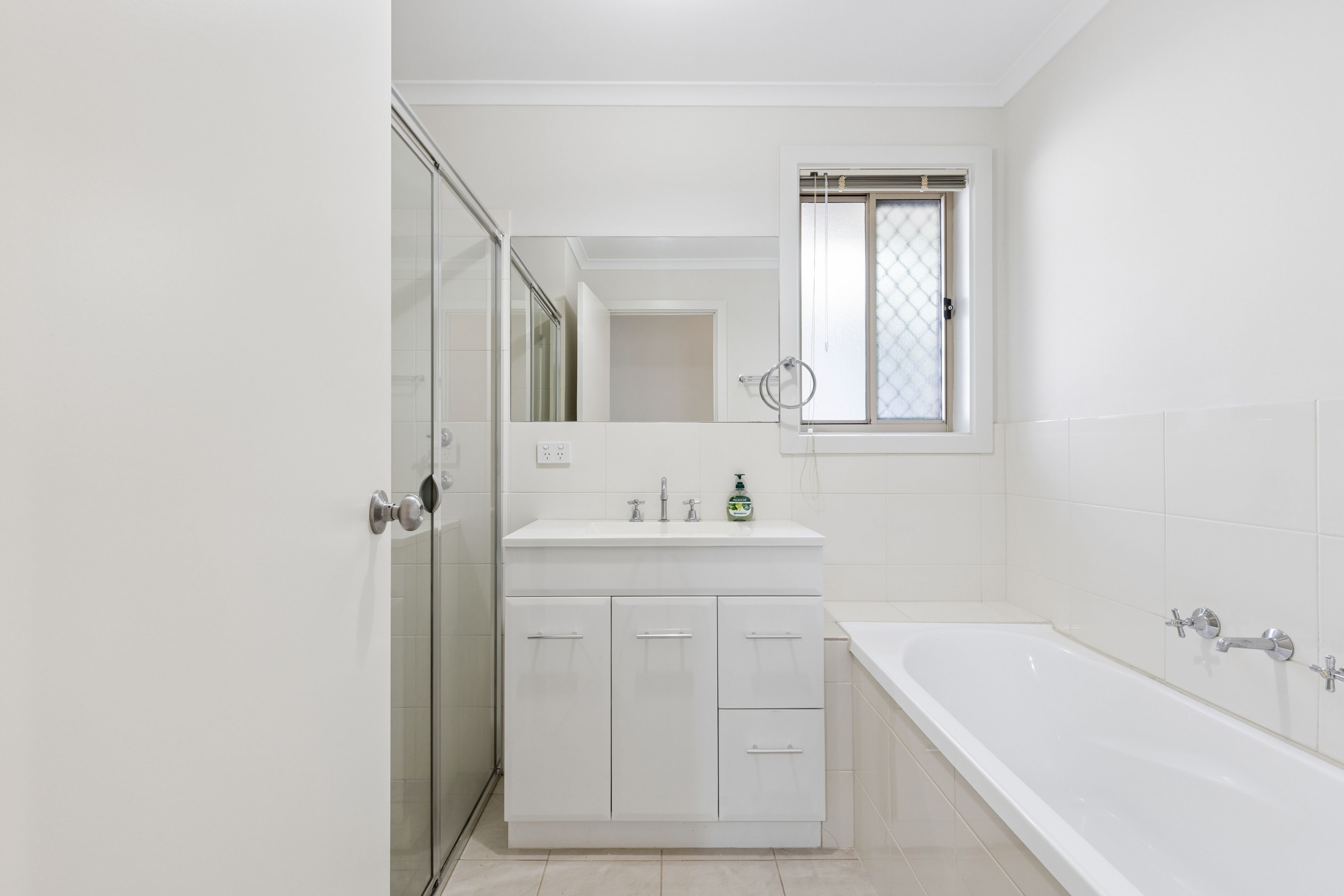 25 Clydesdale Place — photo 8 of 11