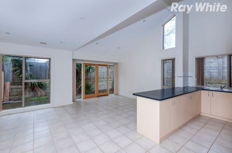 2/31 Streeton Circuit, Mill Park, VIC 3082