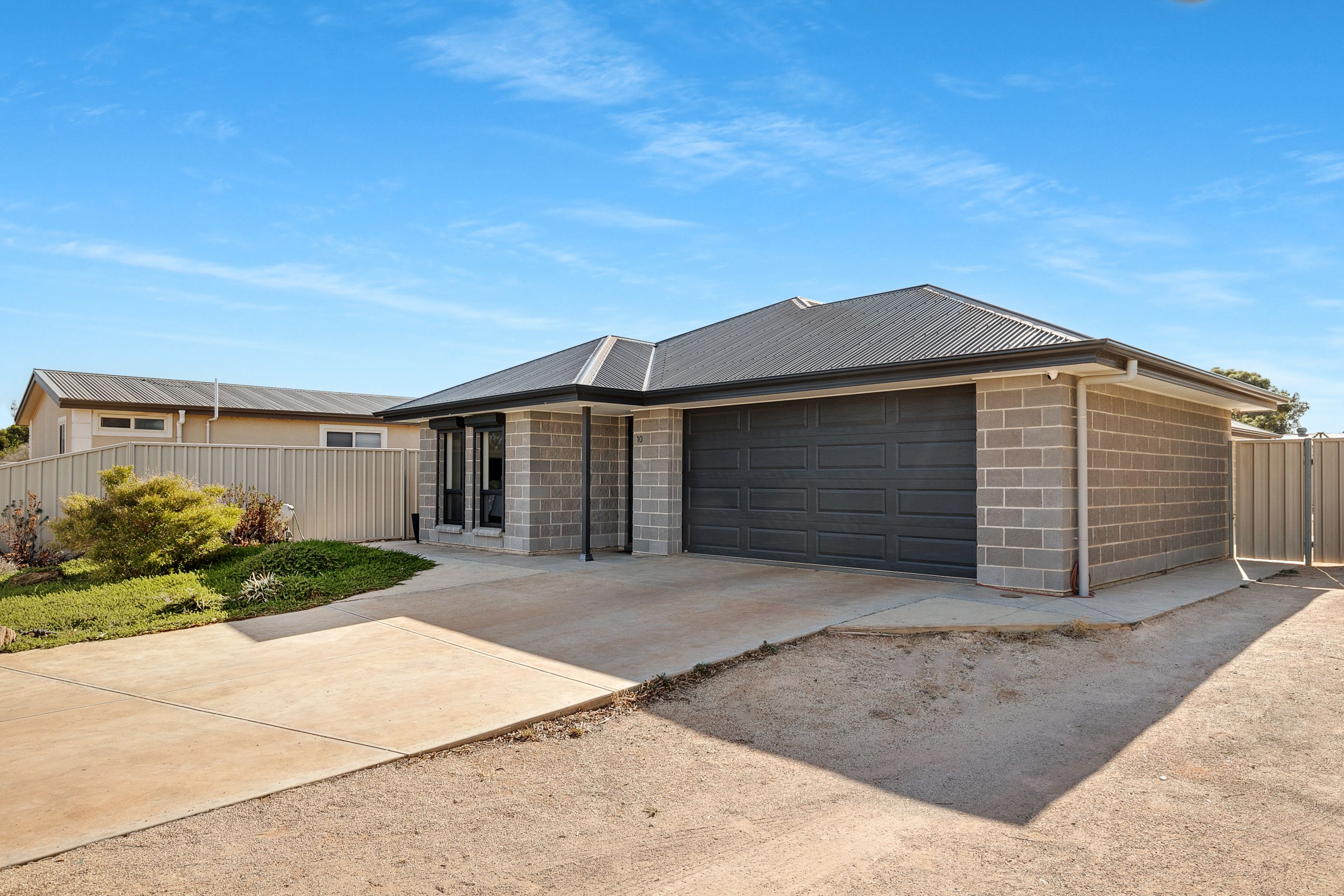 10 Eyre Street, Loxton, SA 5333