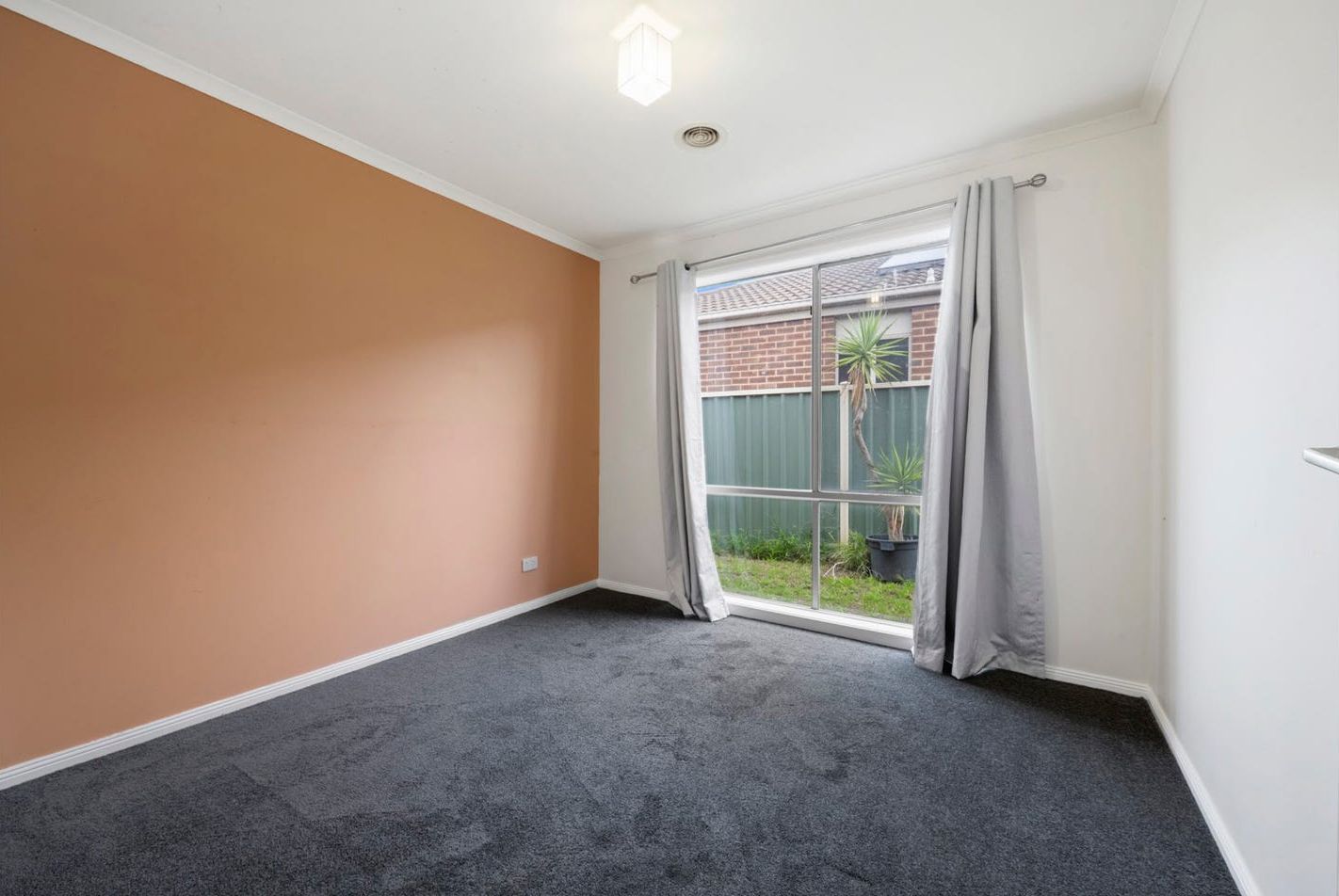 19 Incana Close — photo 9 of 16