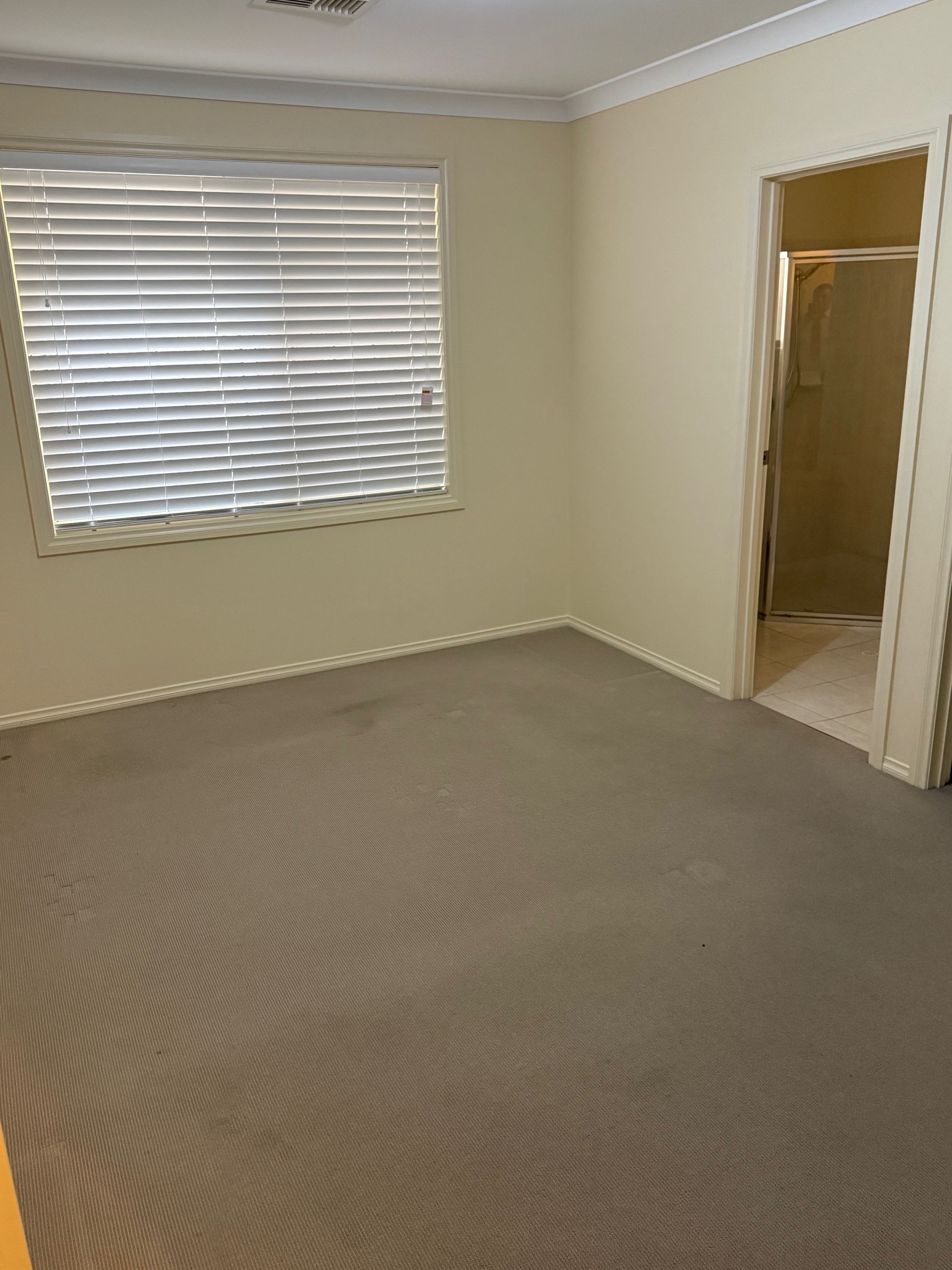 6 Yvonne Street — photo 10 of 12