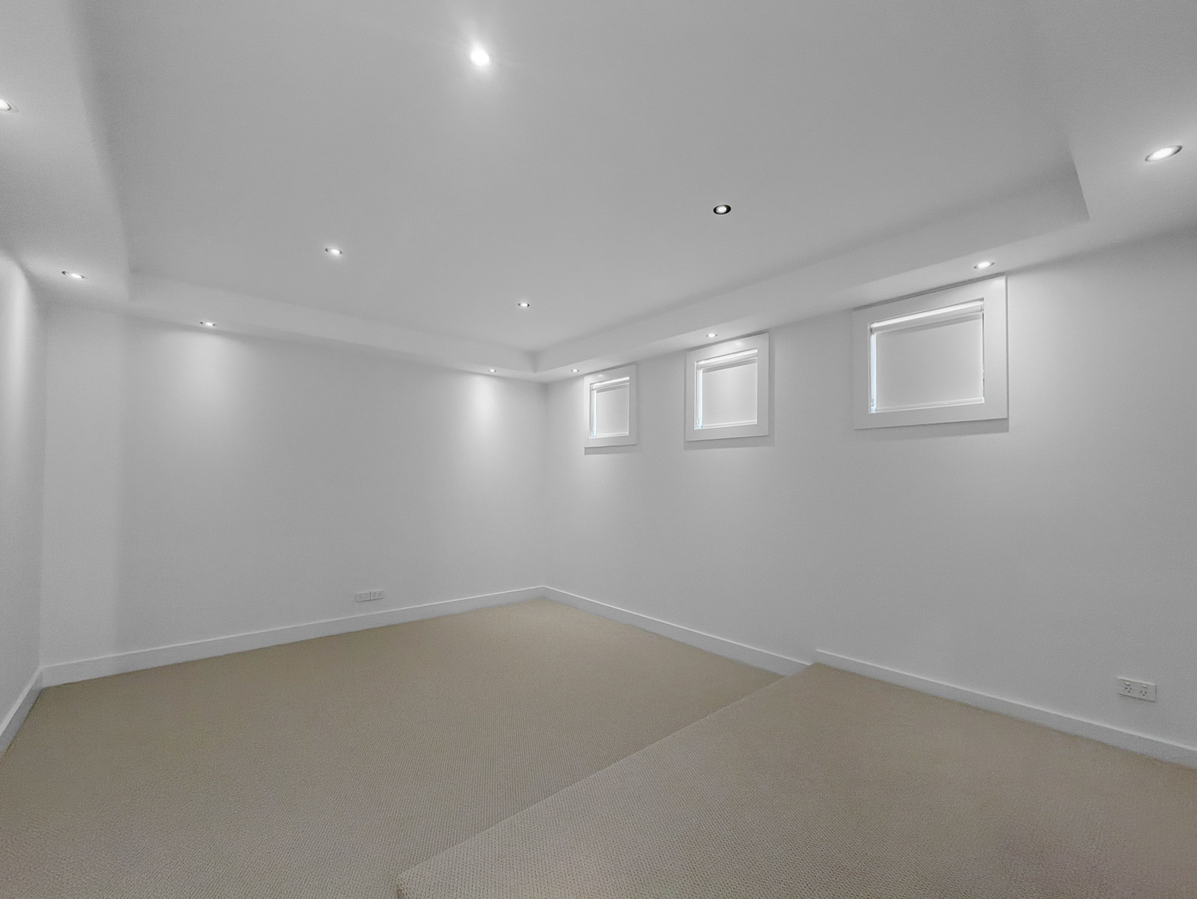12 Ickworth Crescent — photo 10 of 11