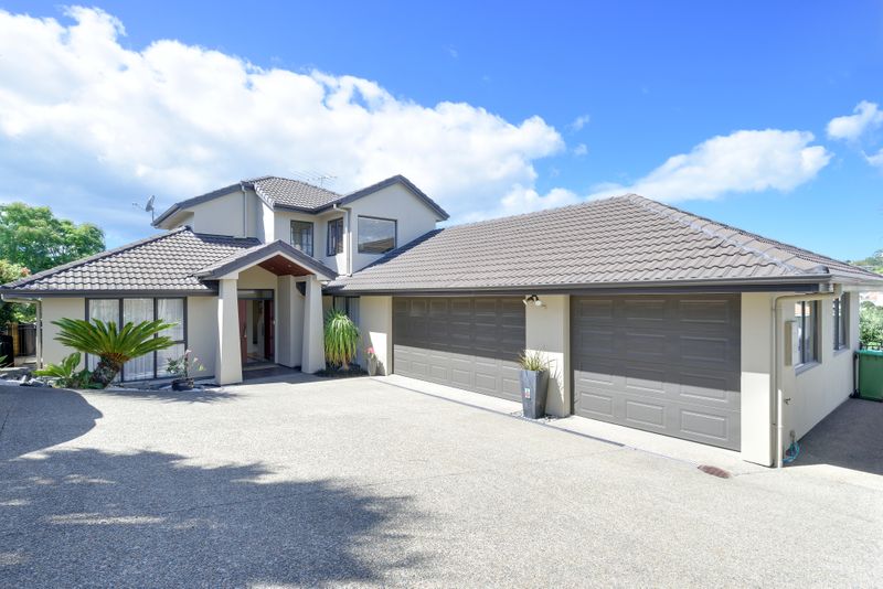 STYLE & FLARE with TRIPLE GARAGE - Stanmore Bay