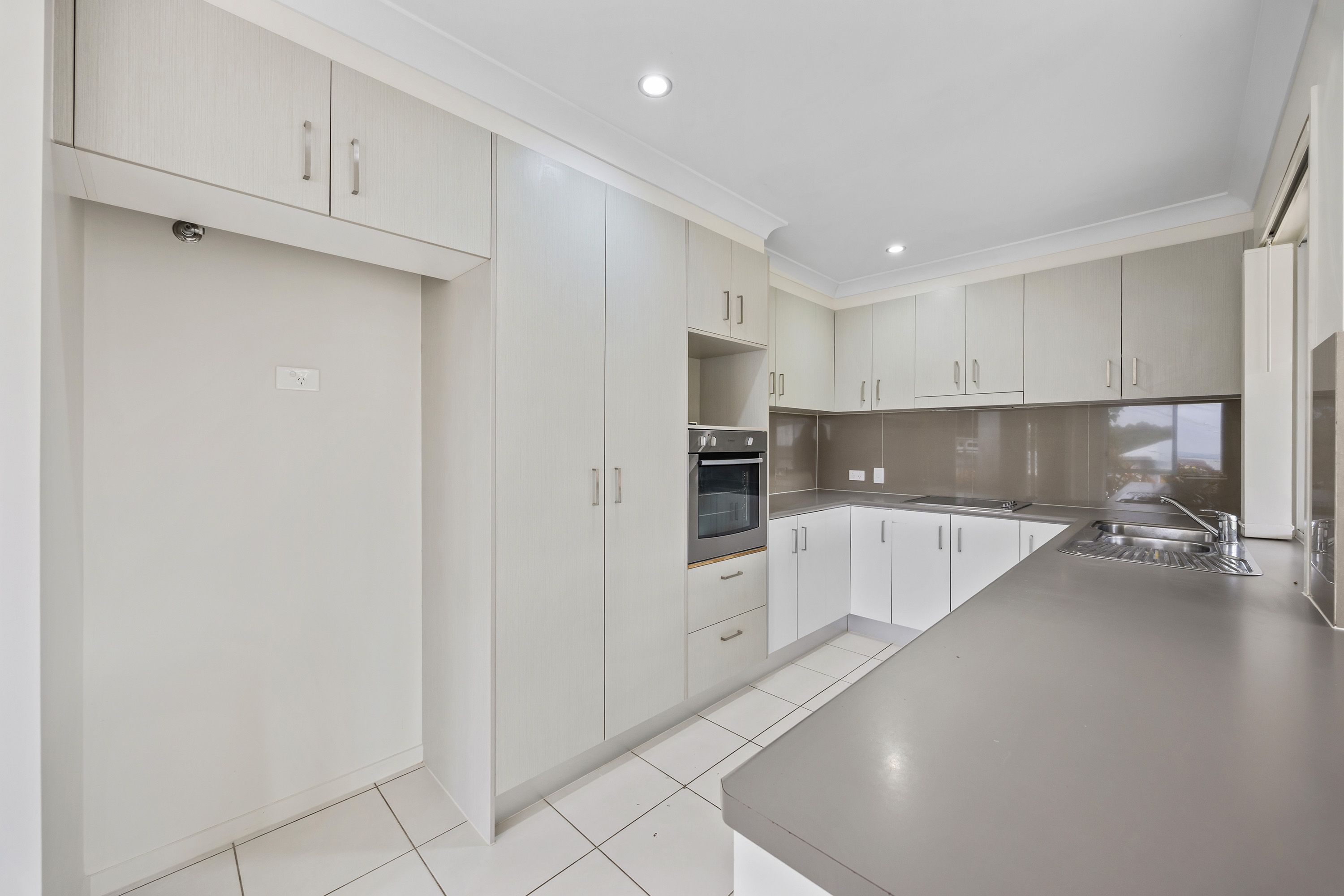 43 Cornforth Crescent — photo 9 of 21