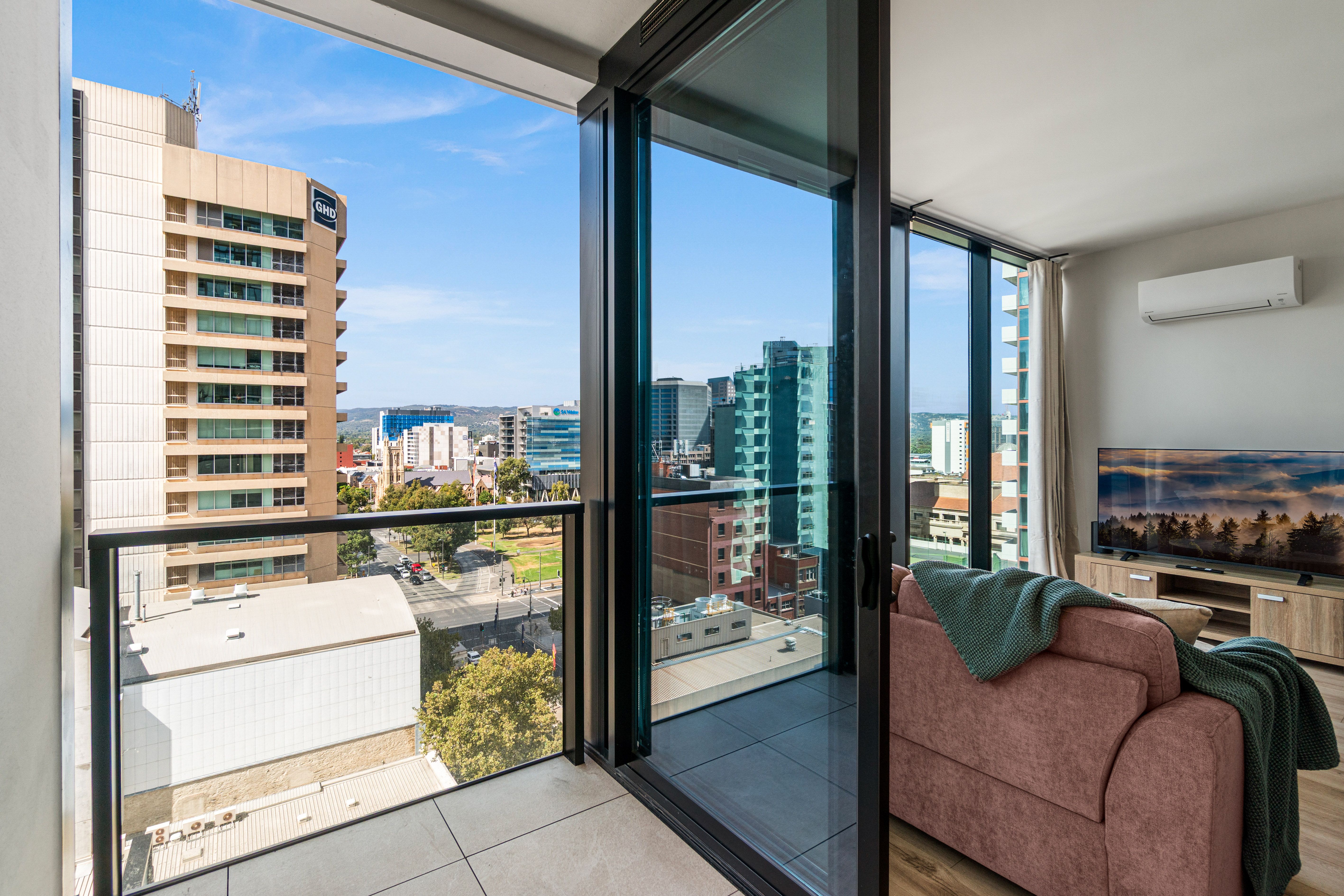 1015/6 Penaluna Place — photo 3 of 14