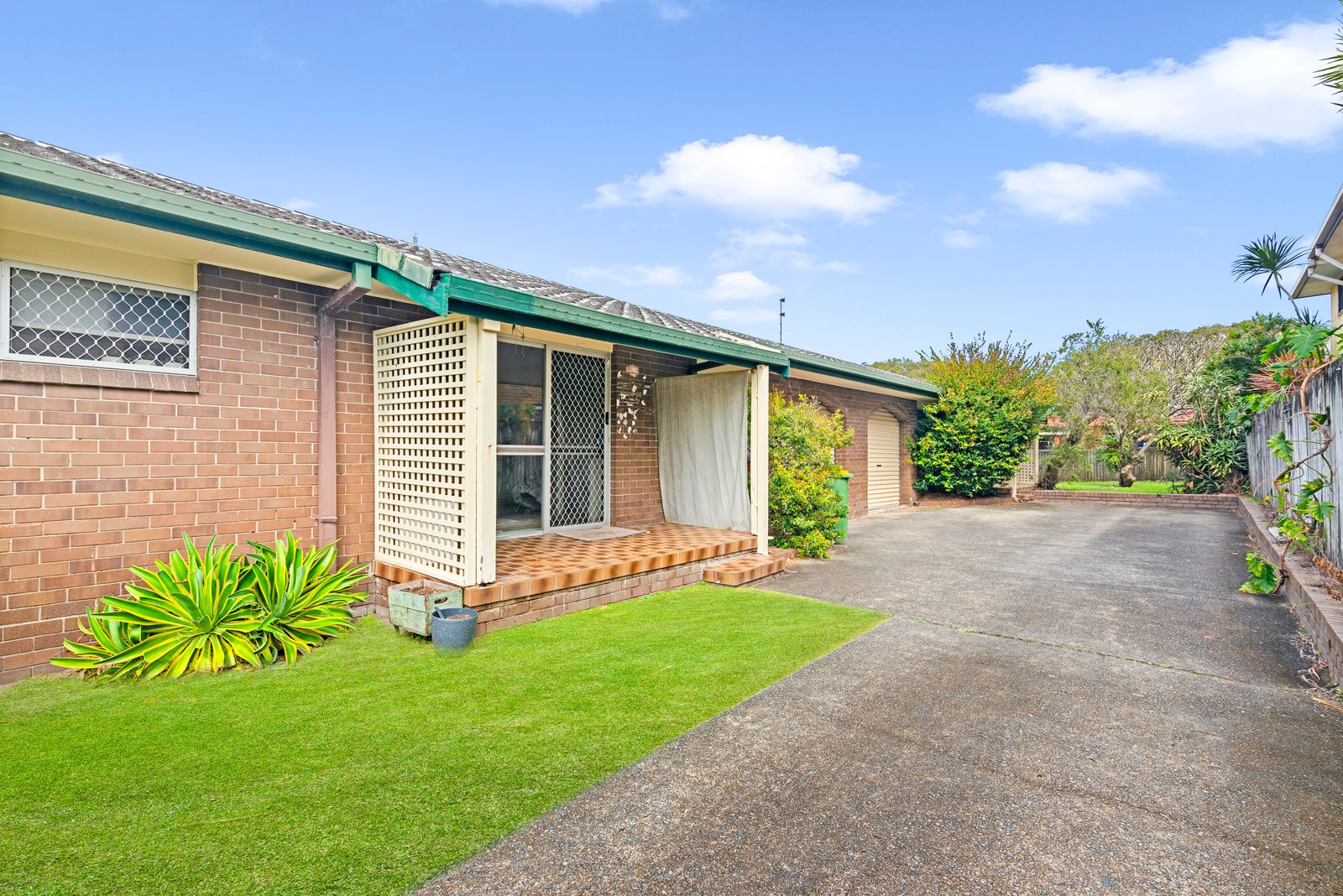 484 & 486 Coolangatta Road — photo 5 of 22