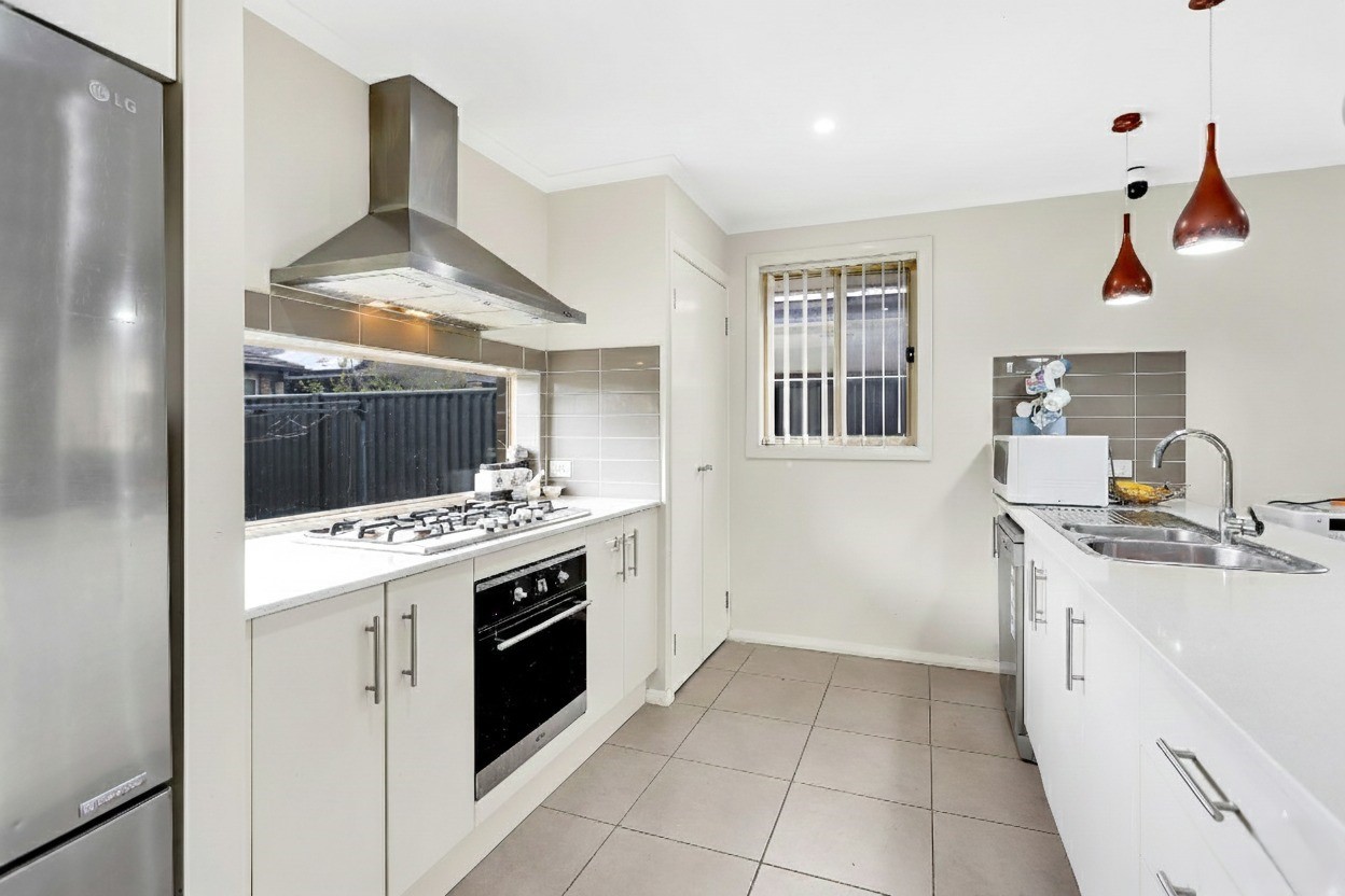 10 Tucker Street, Ropes Crossing, NSW 2760