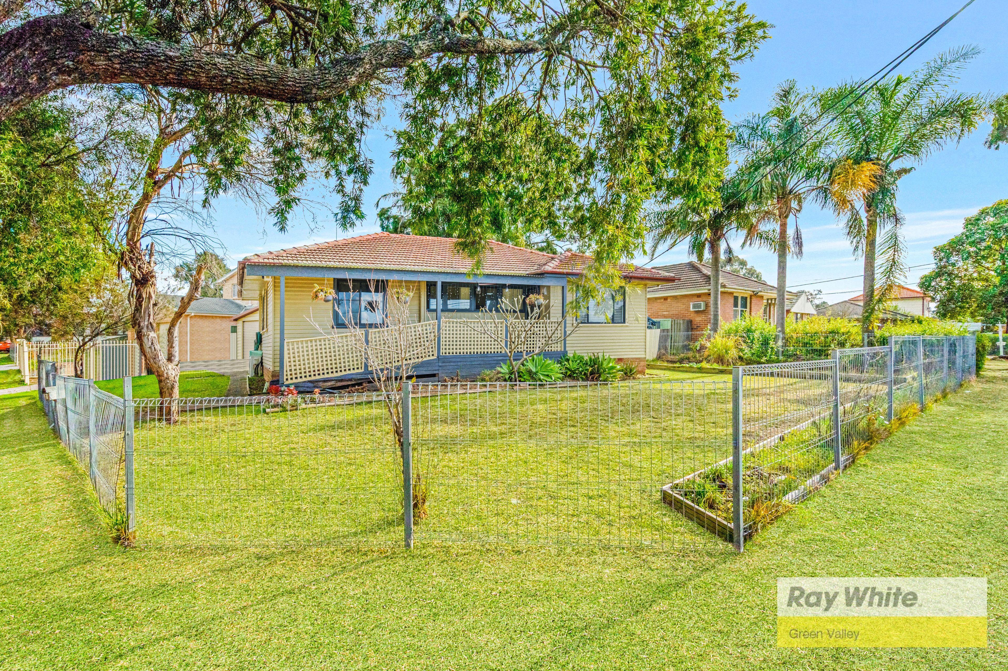 1 canowie Place, Busby NSW 2168