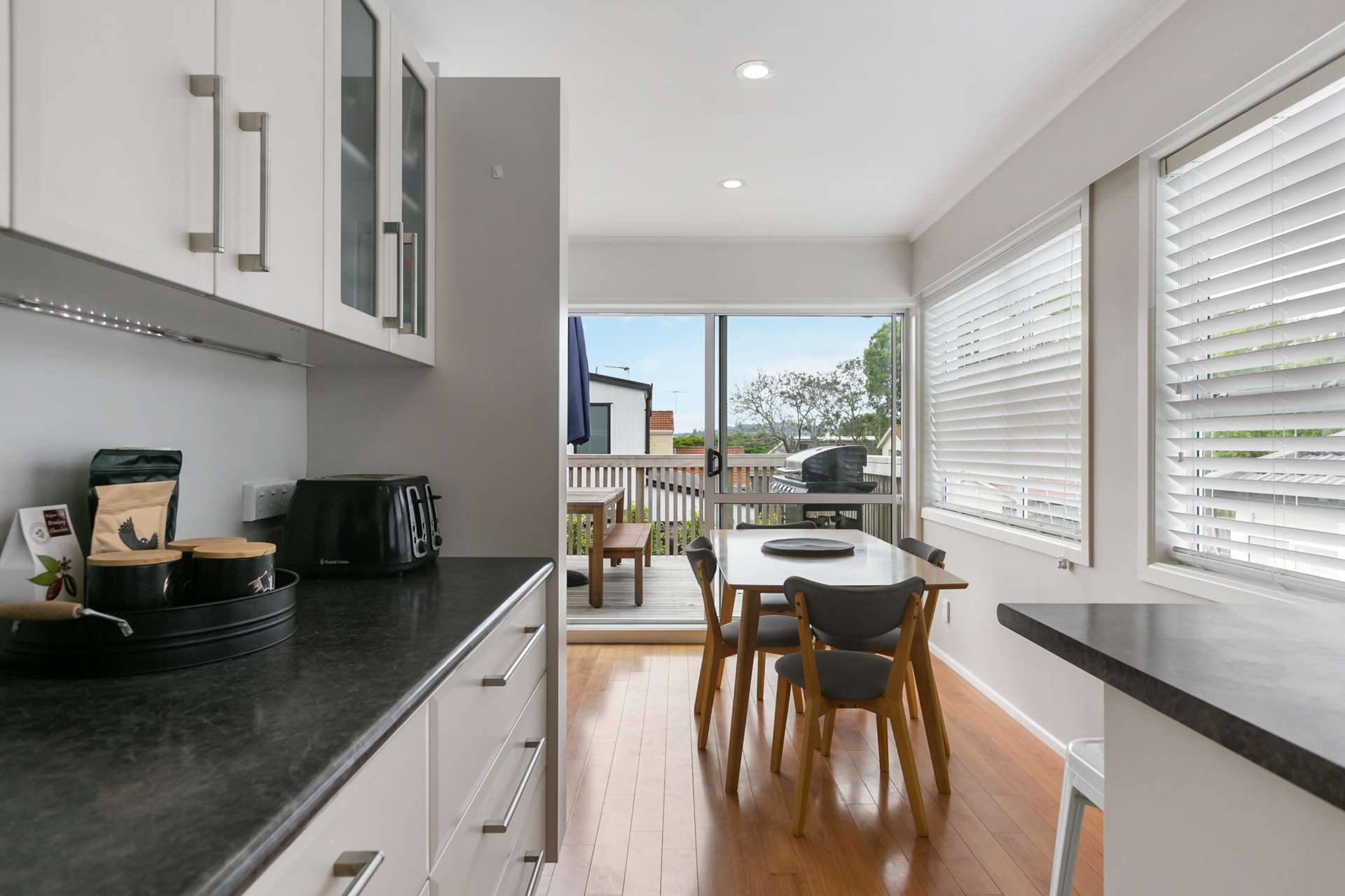 18 Taylor Road photo 3