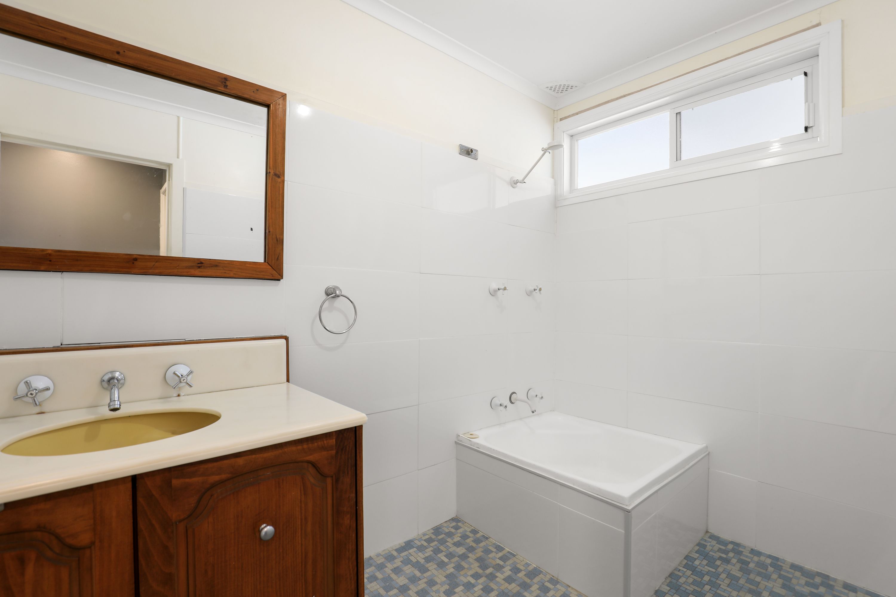 12 Richard Avenue — photo 11 of 15