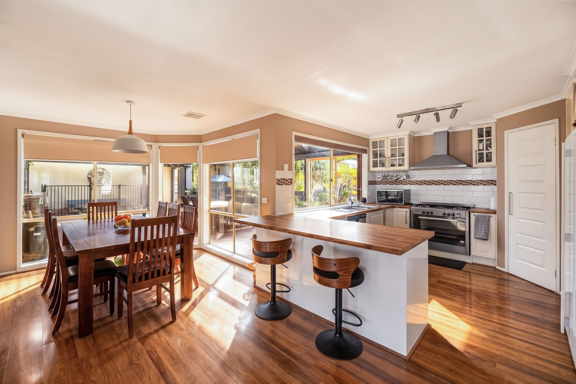 1 Trentham Close — photo 2 of 25