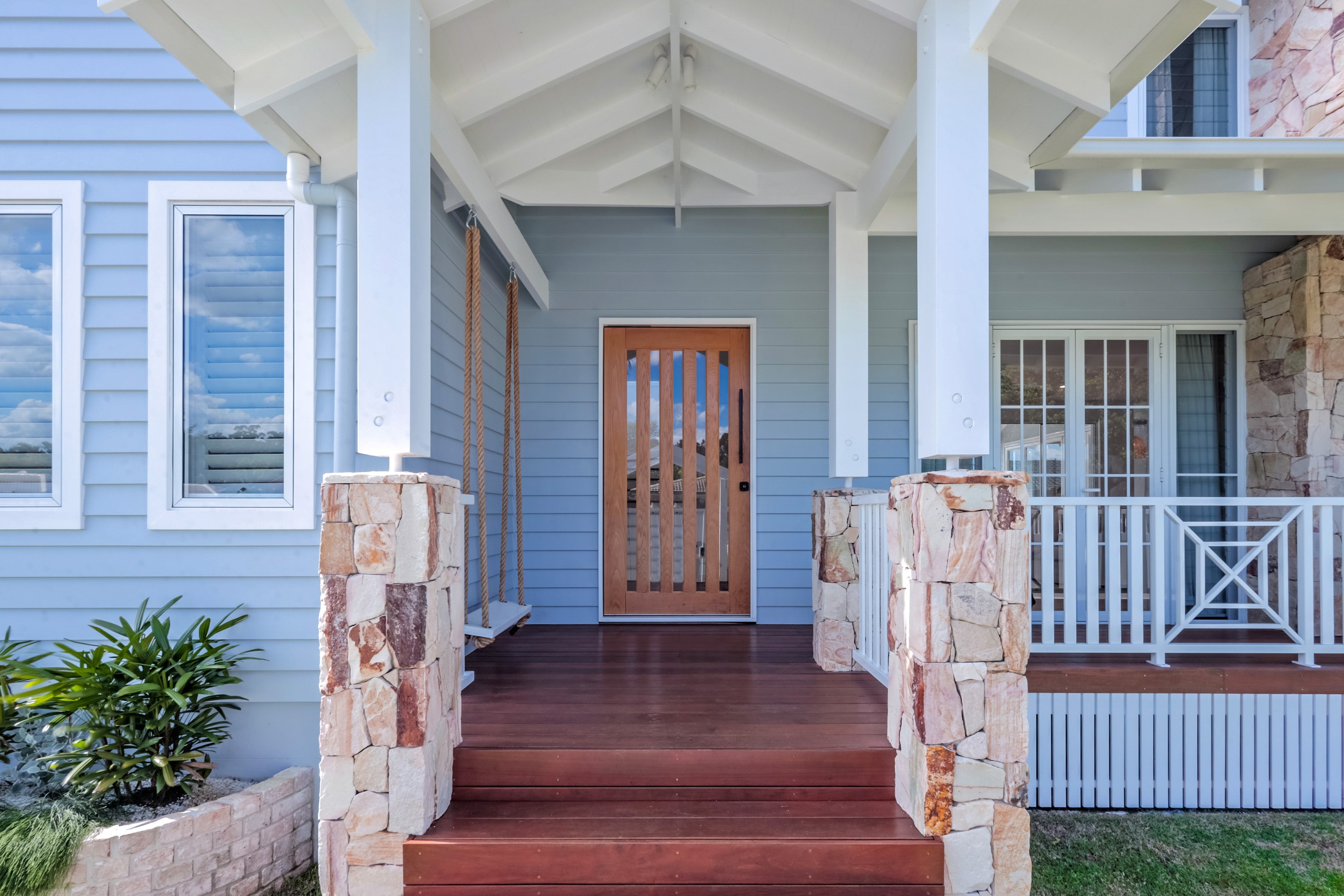 1 Dabchick Drive, Burleigh Waters, QLD 4220