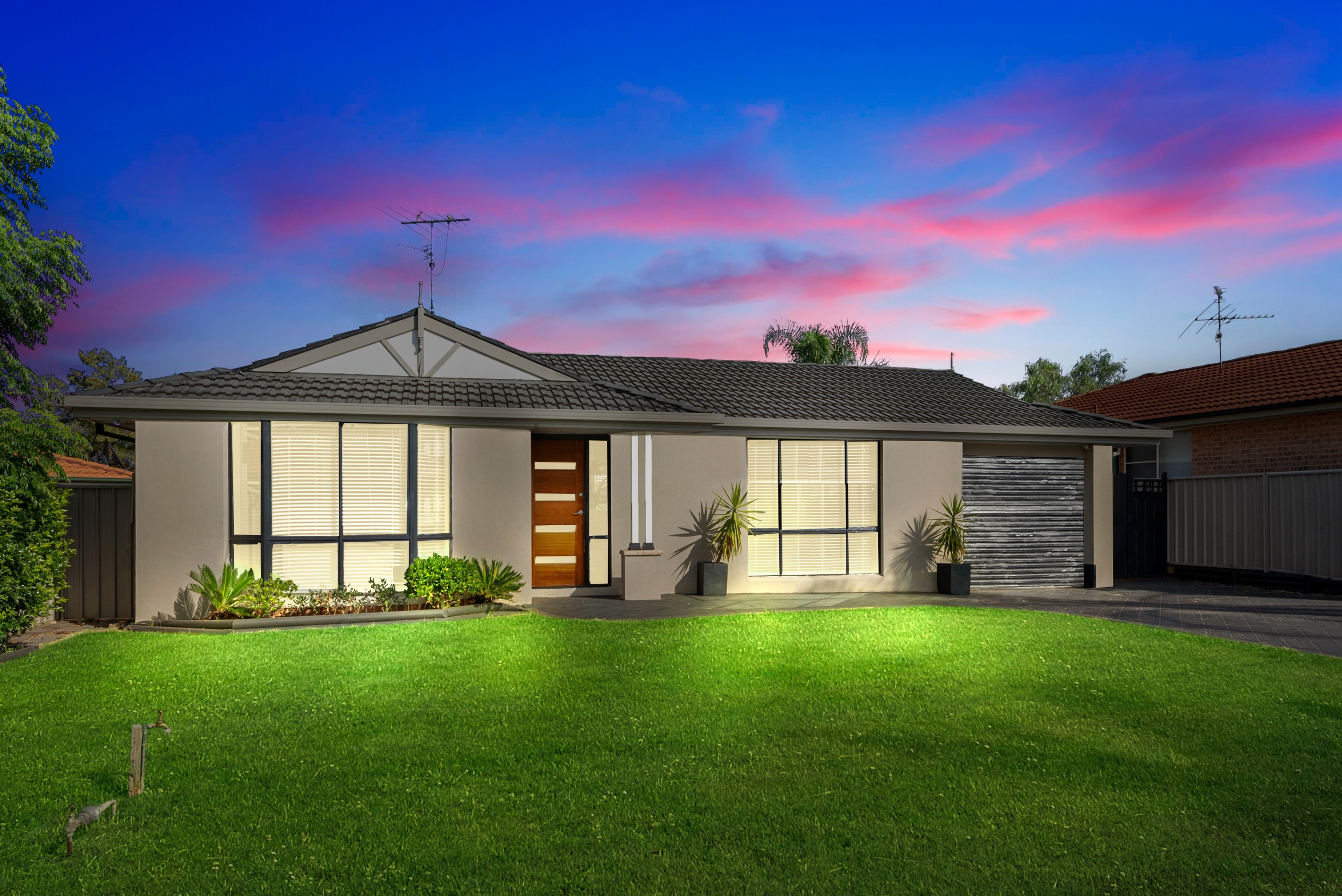 16 Stephenson Place, Currans Hill, NSW 2567