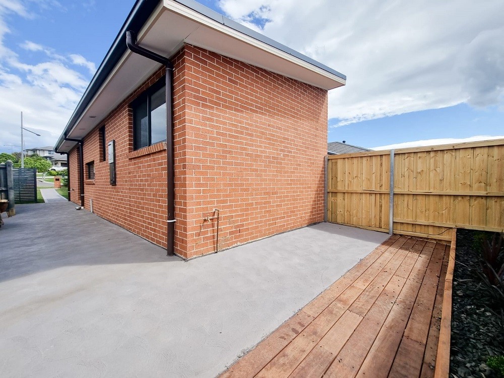 27a Thorpe Circuit, Oran Park, NSW 2570