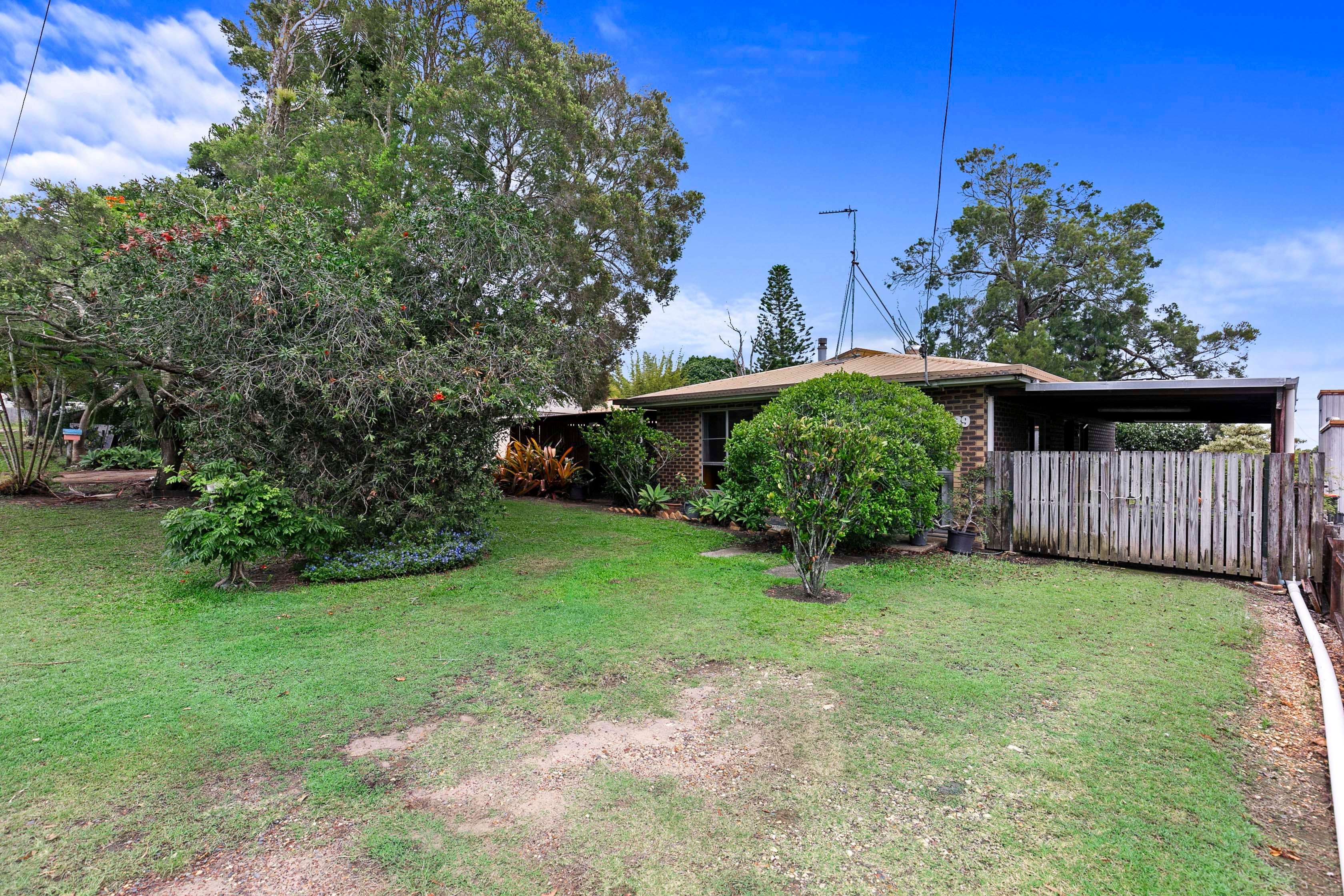 89 Hammond Street, Urangan QLD 4655