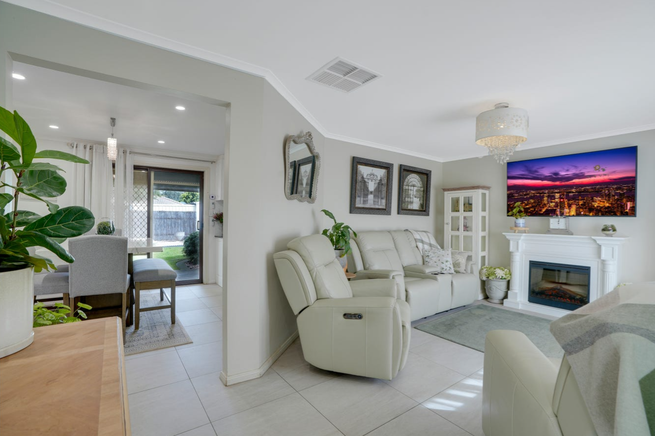 10 Bermudez Crescent — photo 4 of 15
