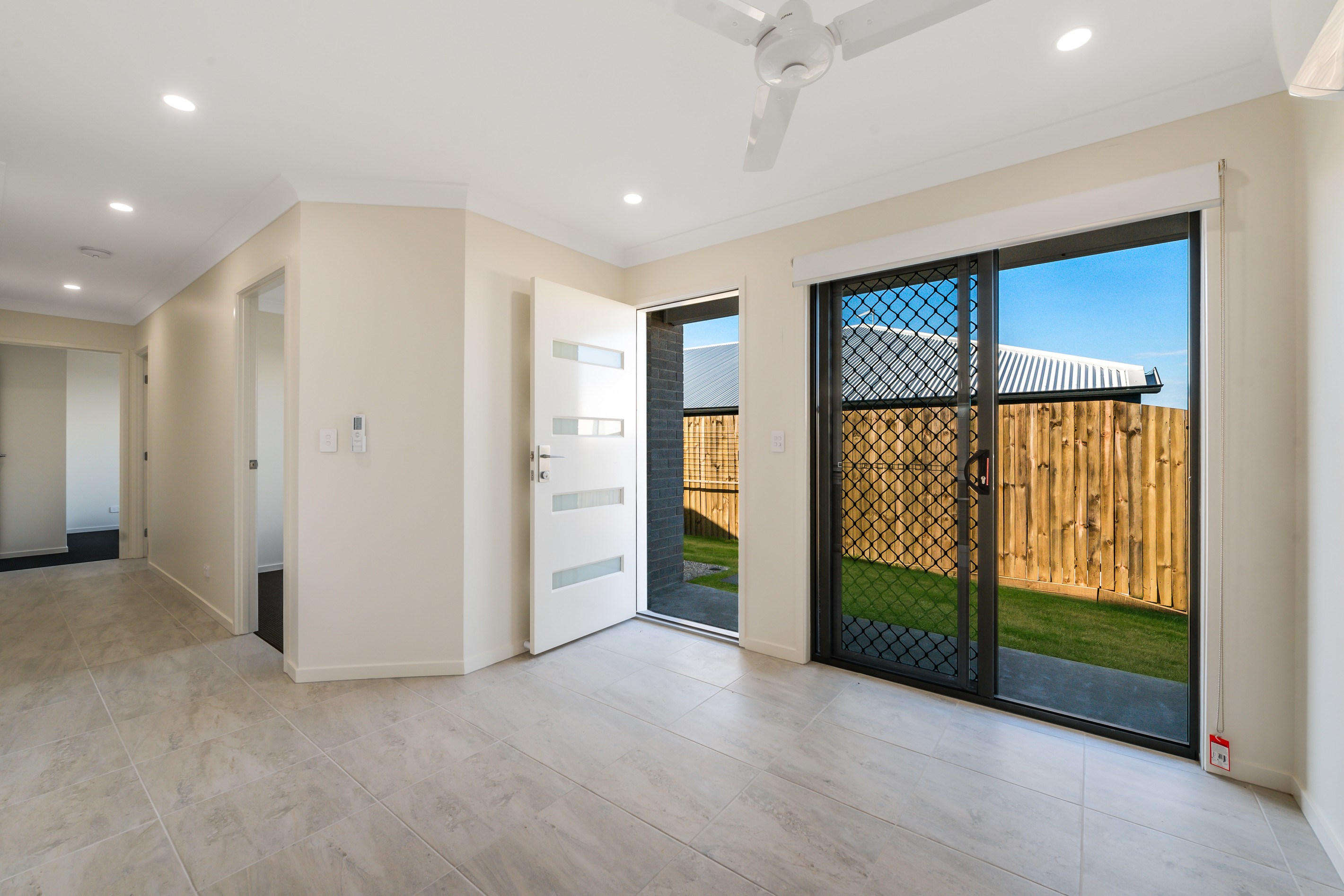 2/18 Mount Bowen Street, Park Ridge, QLD 4125