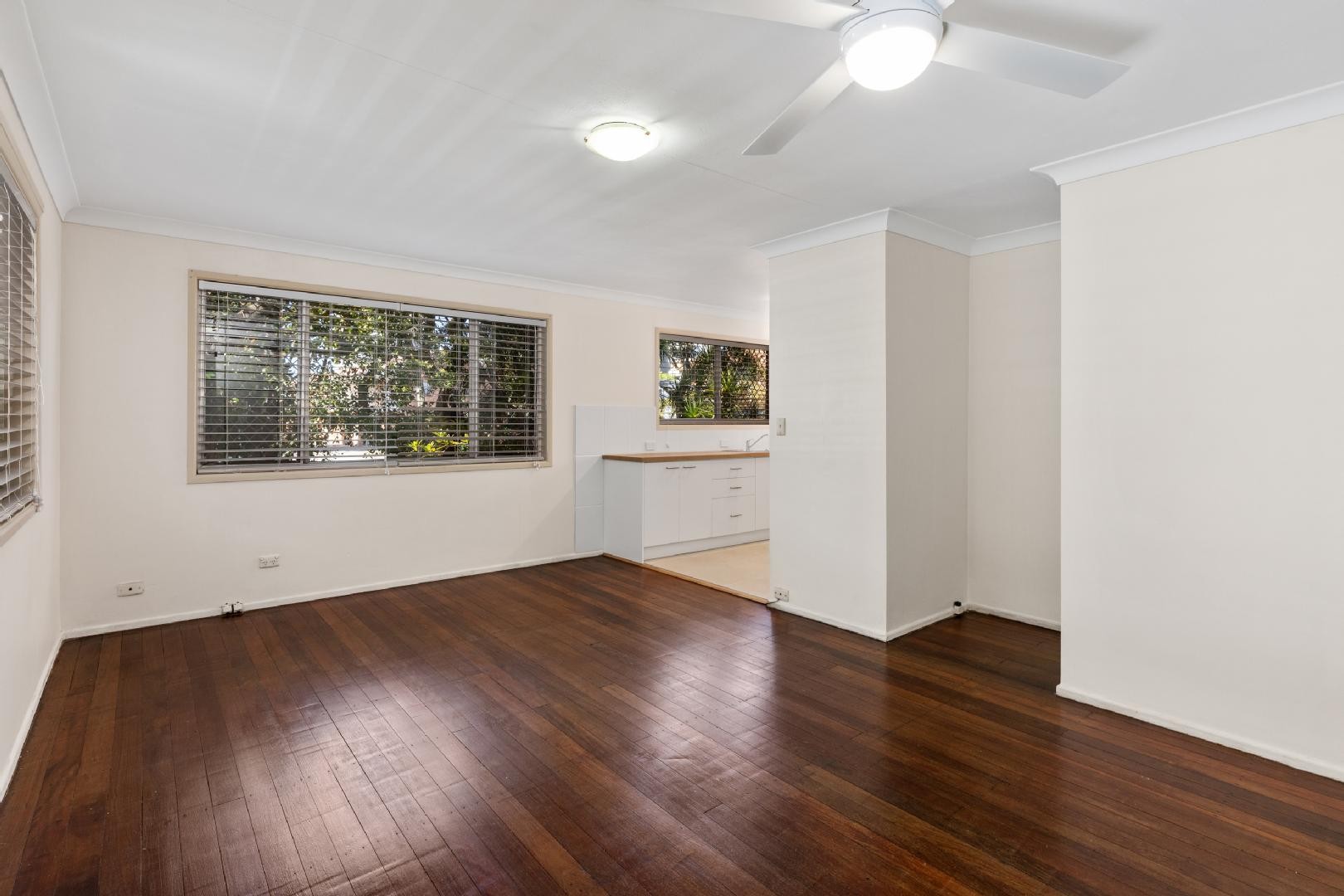 1/158 Frank Street, Labrador, QLD 4215