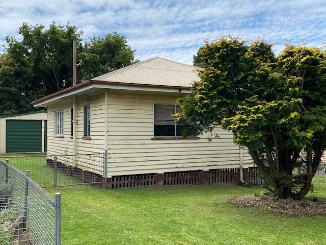 27 Elizabeth Street, South Toowoomba QLD 4350