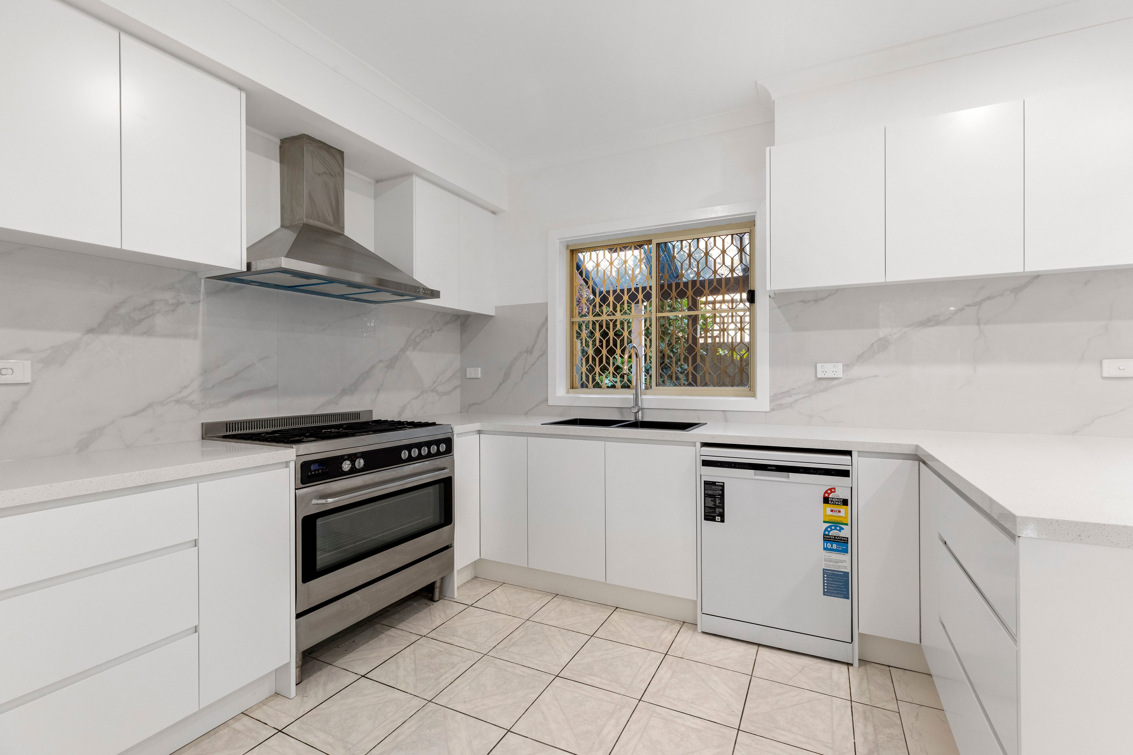 9 Jezabeel Court — photo 3 of 10