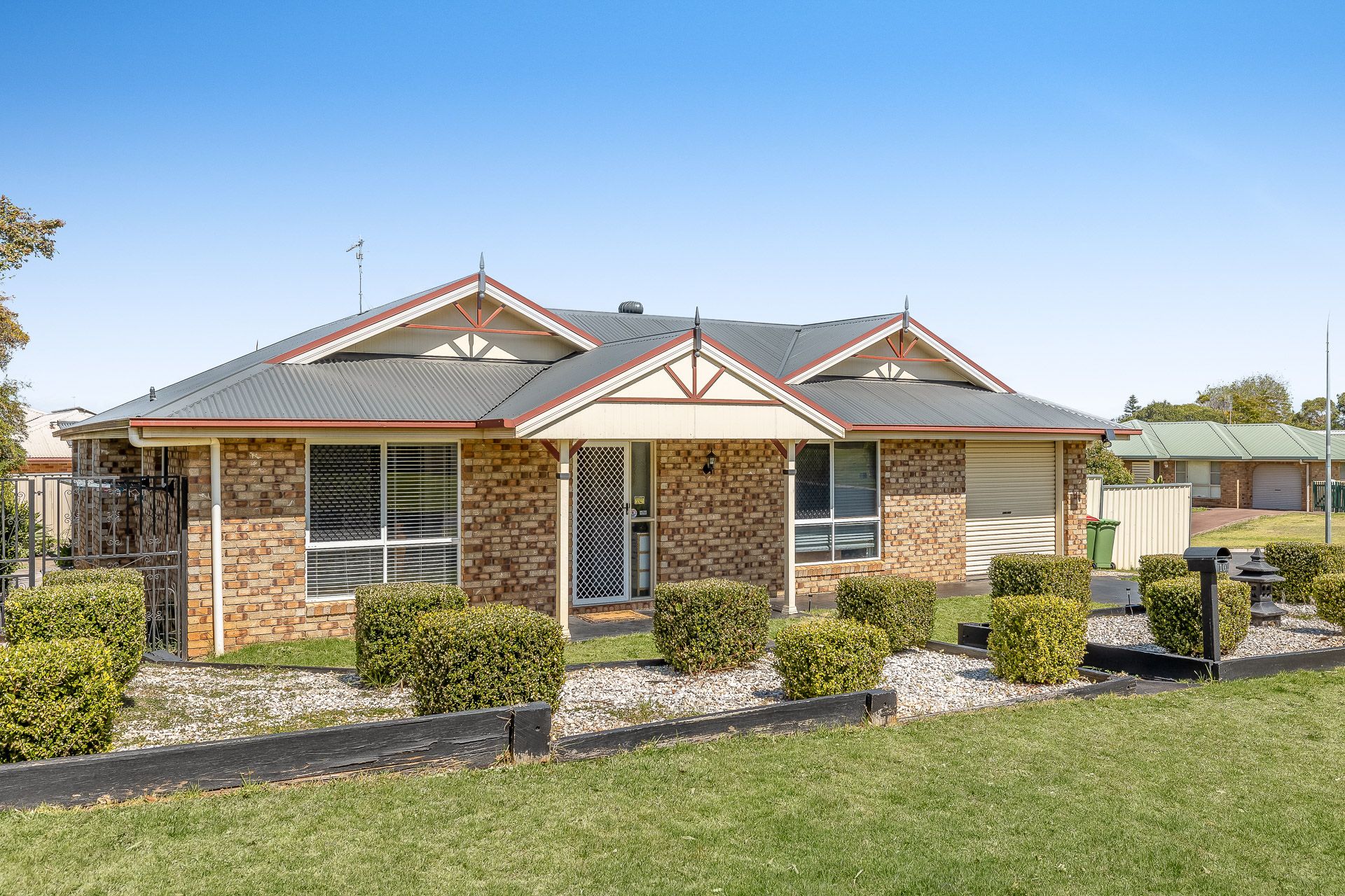 10 Saratoga Close, Wilsonton, QLD 4350