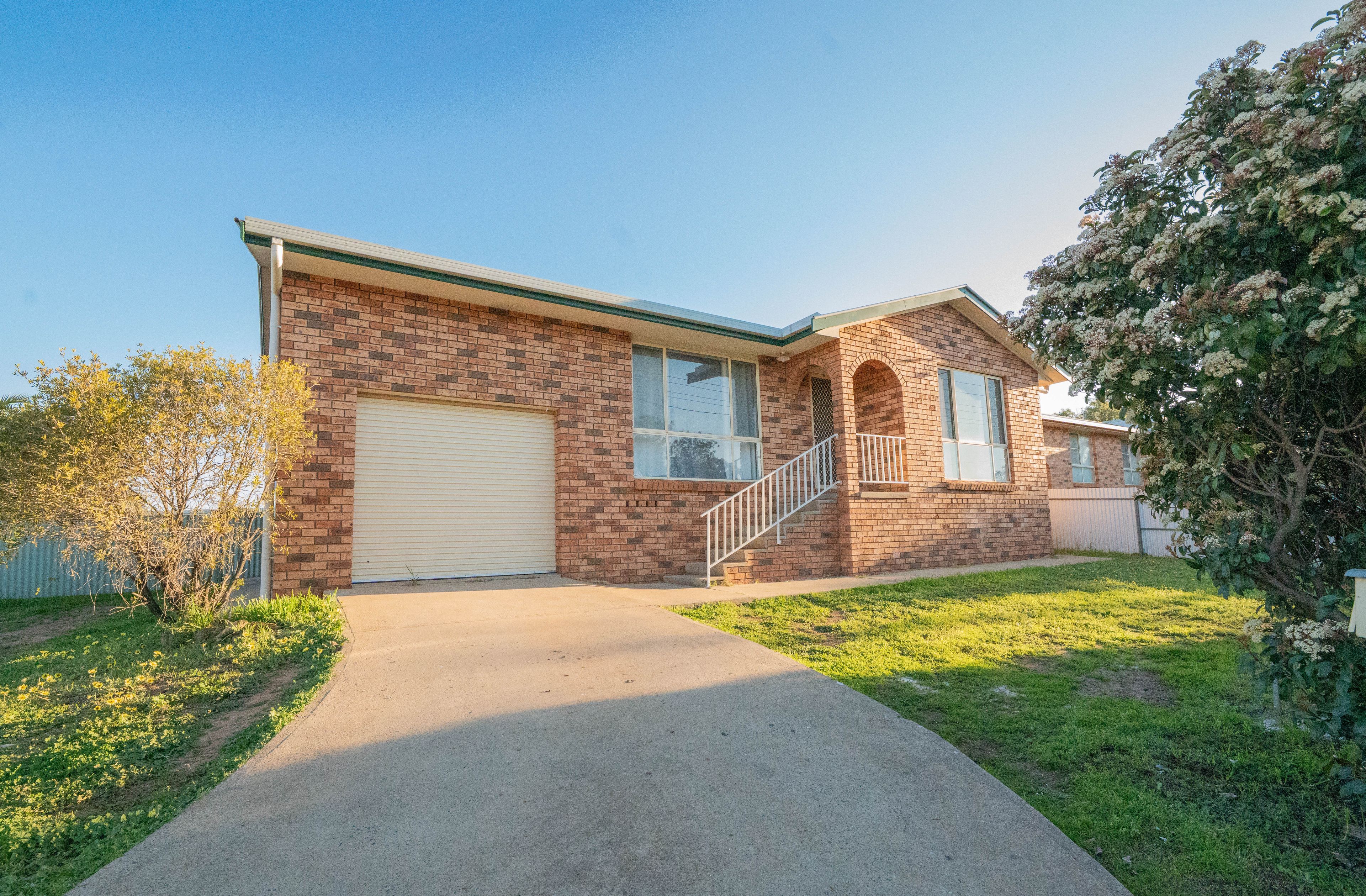 87 Woodward Street — photo from Ray White Parkes