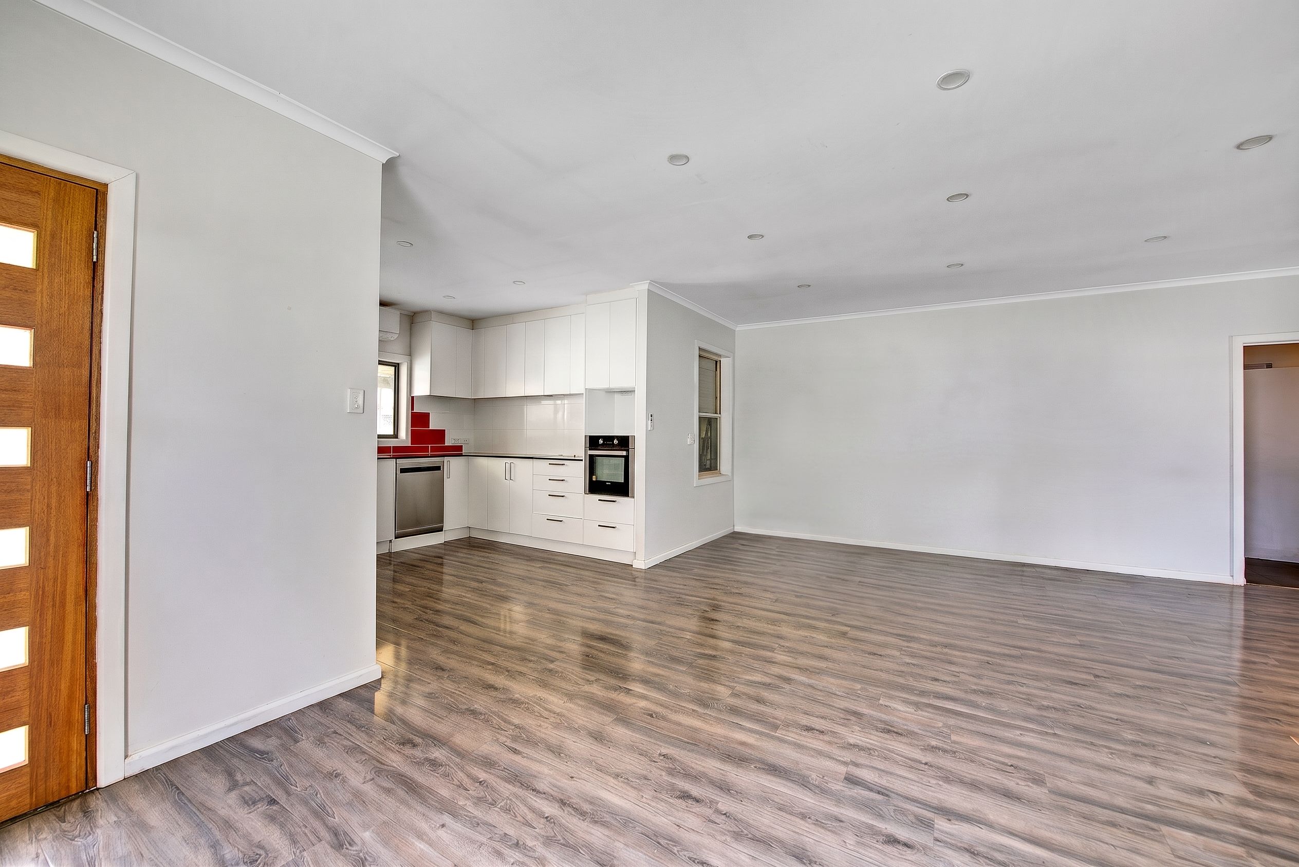 7 Stratford Road — photo 3 of 14